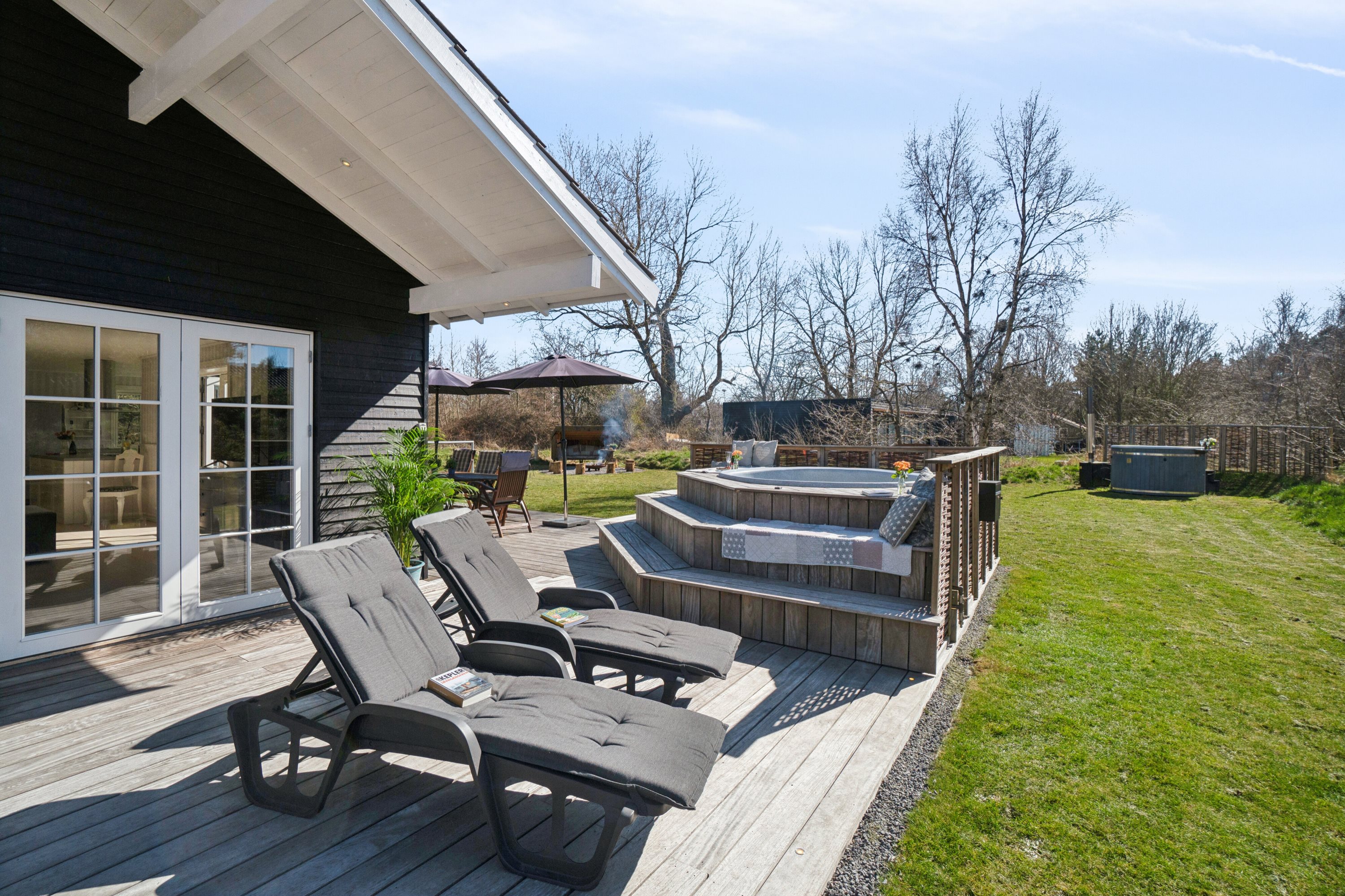 Fremhævet terrasse billede i fuldskærmstilstand. Billede af Strandløkken 18, Pedersker, 3720 Aakirkeby