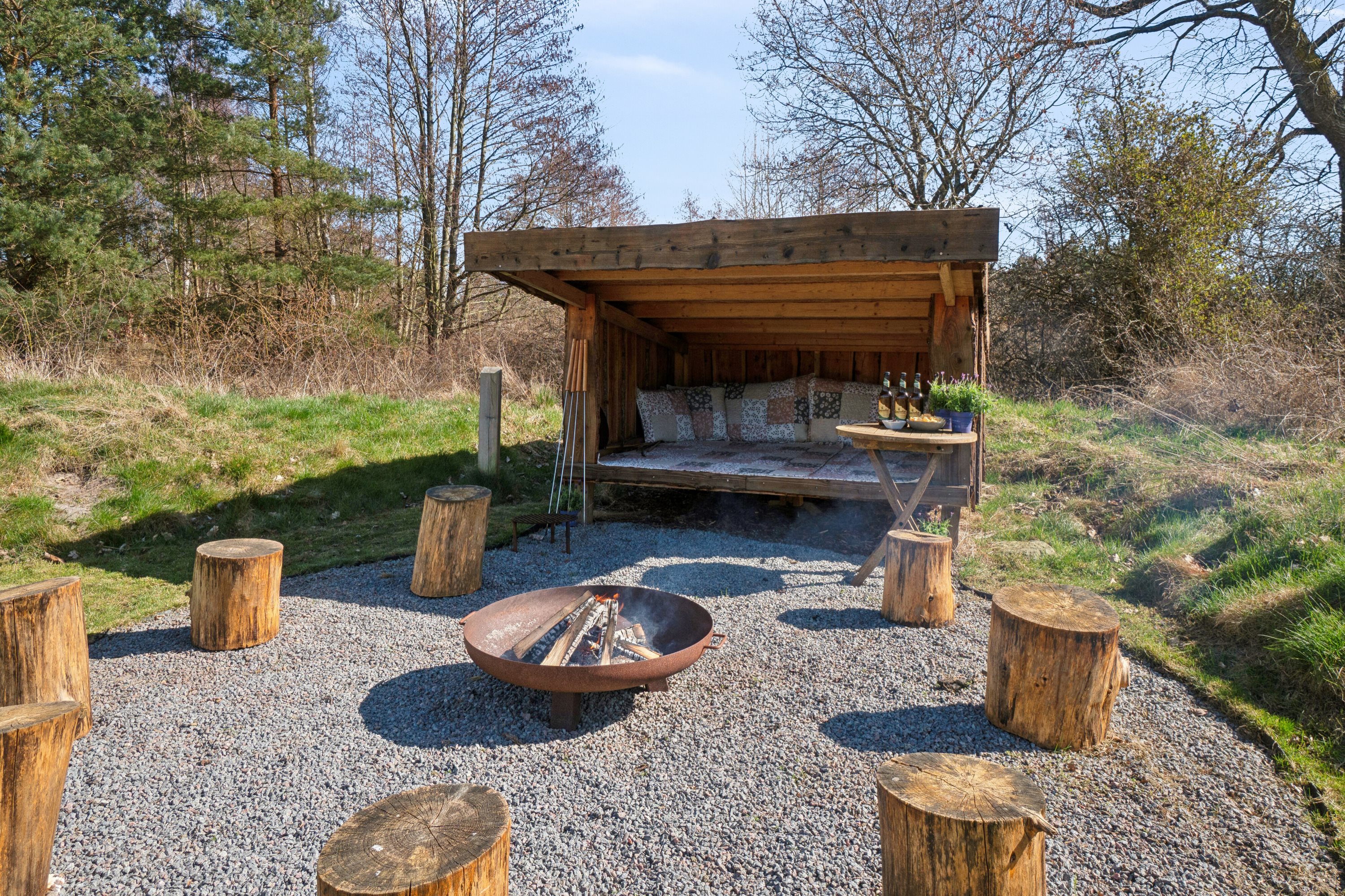 Fremhævet udendørs billede i fuldskærmstilstand. Billede af Strandløkken 18, Pedersker, 3720 Aakirkeby