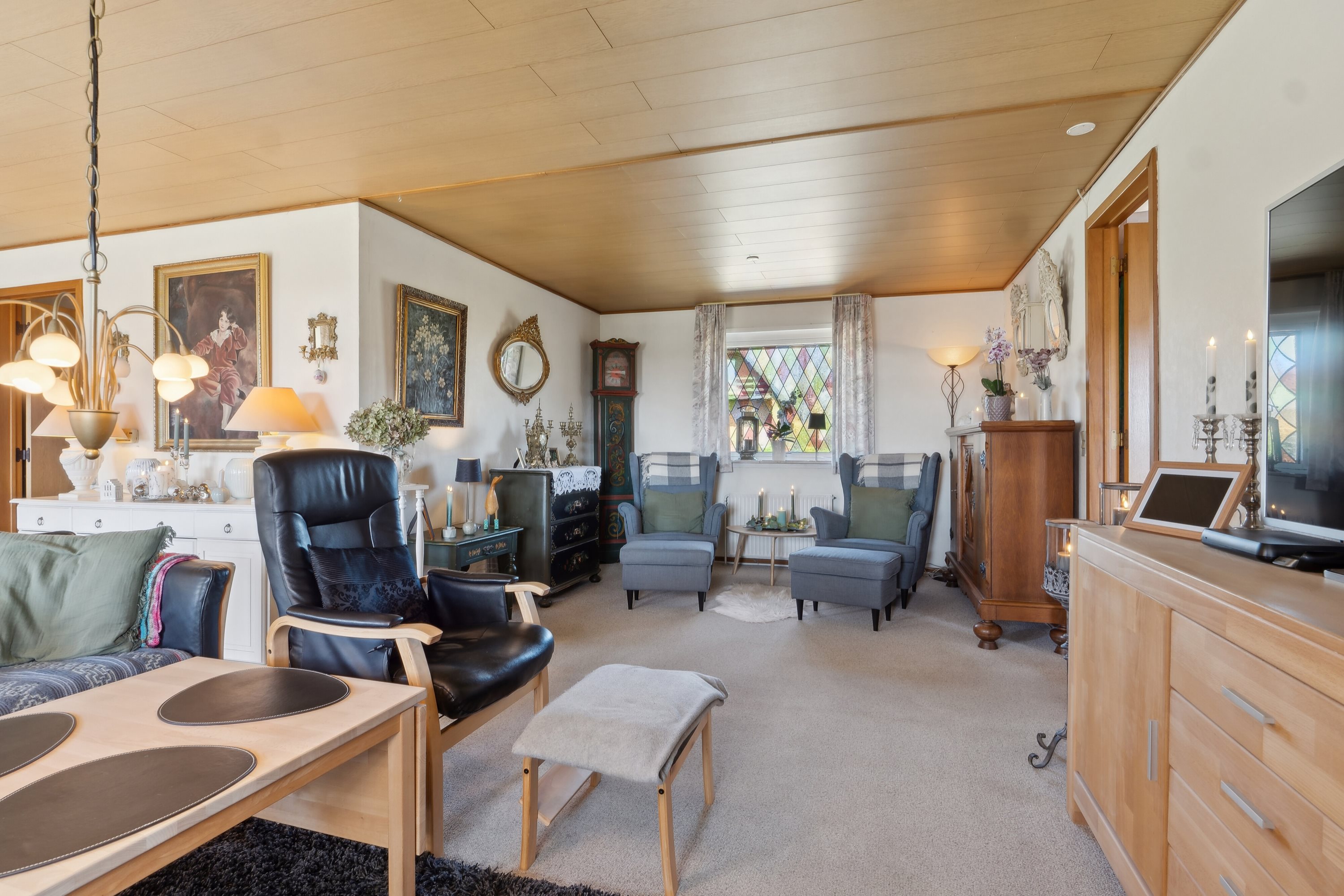 Fremhævet stue billede i fuldskærmstilstand. Billede af Pilehaven 10, Tryggelev, 5932 Humble