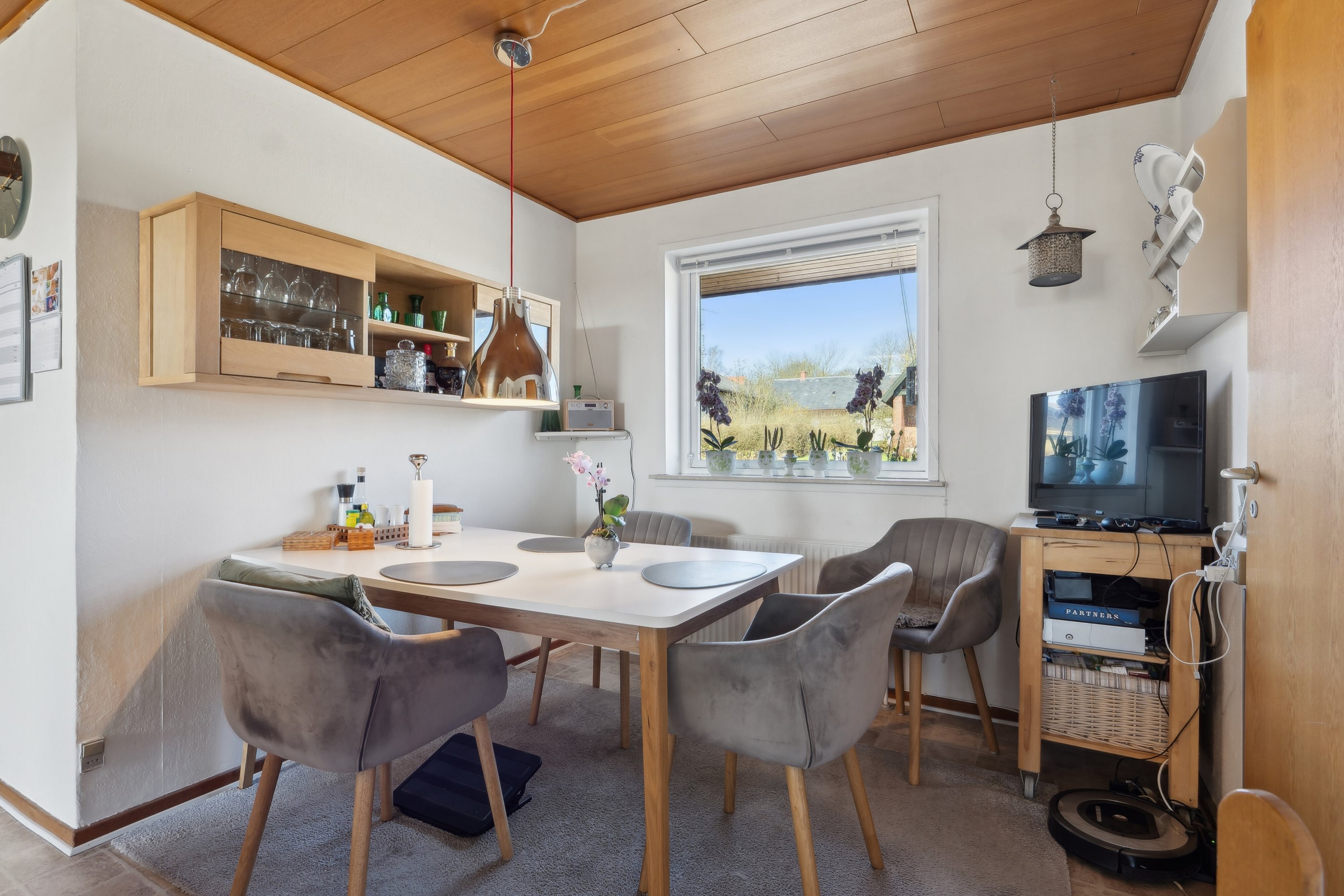 Fremhævet spisestue billede i fuldskærmstilstand. Billede af Pilehaven 10, Tryggelev, 5932 Humble