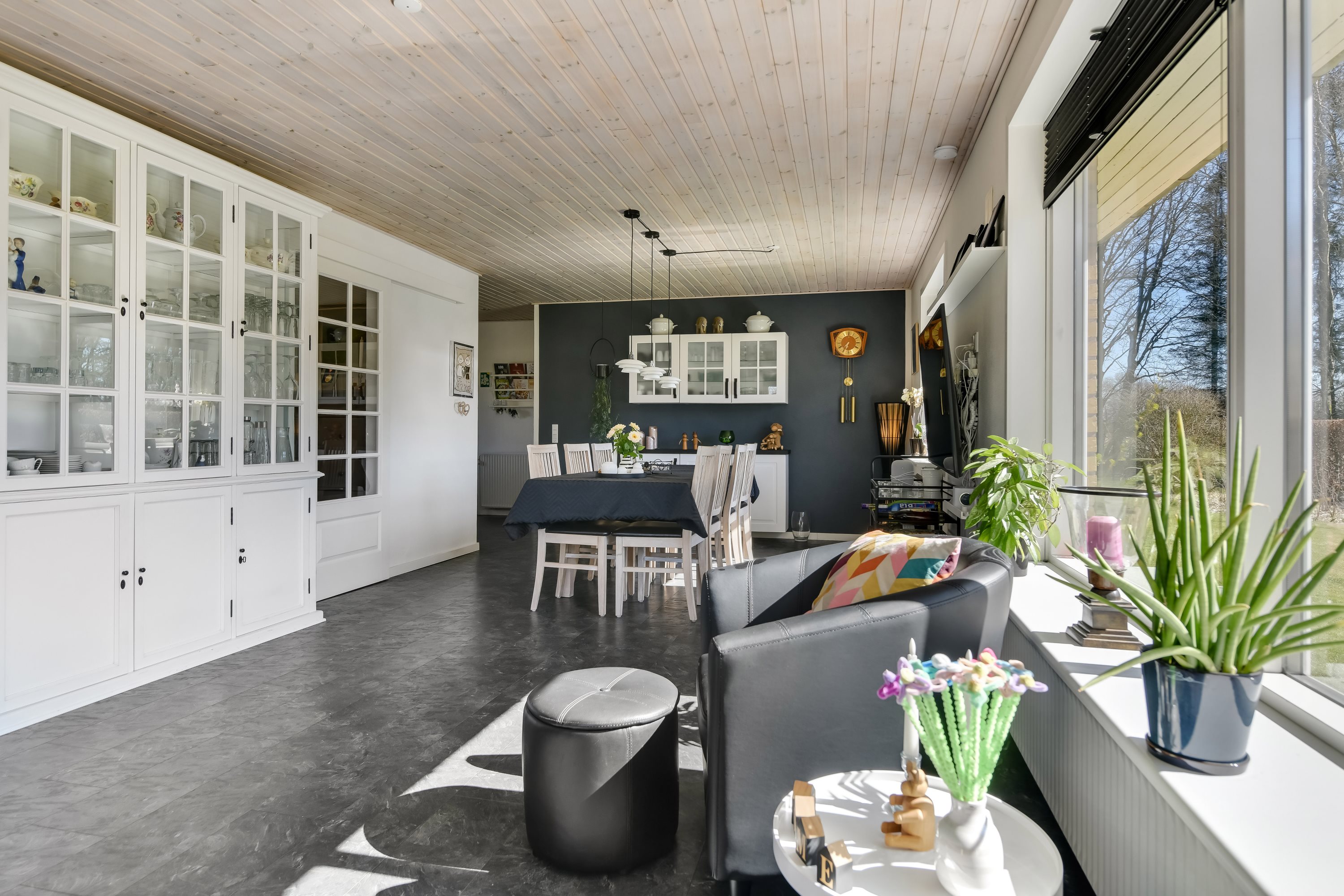 Fremhævet stue billede i fuldskærmstilstand. Billede af Langgade 49, Donslund, 7250 Hejnsvig