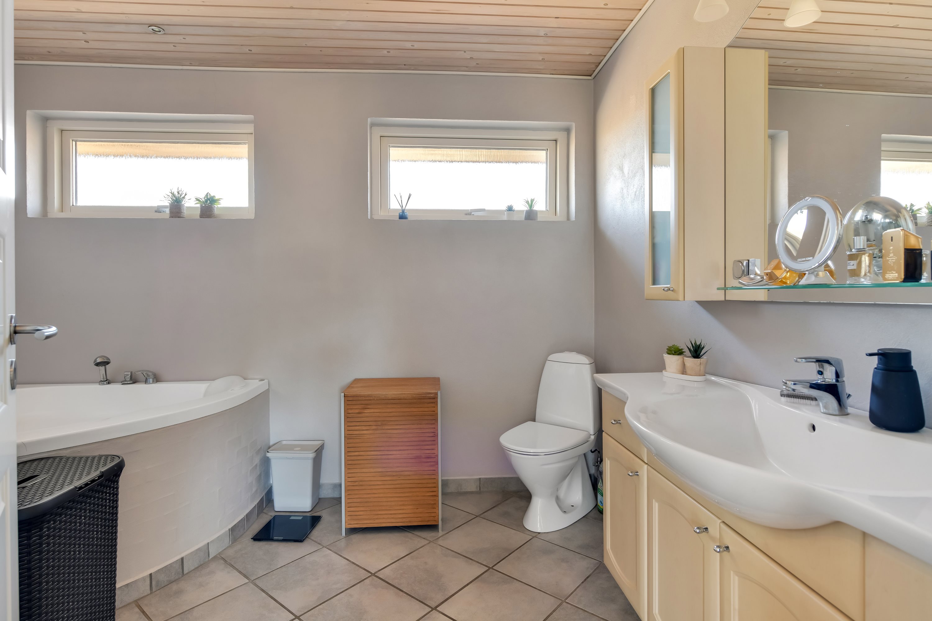 Fremhævet badeværelse billede i fuldskærmstilstand. Billede af Langgade 49, Donslund, 7250 Hejnsvig