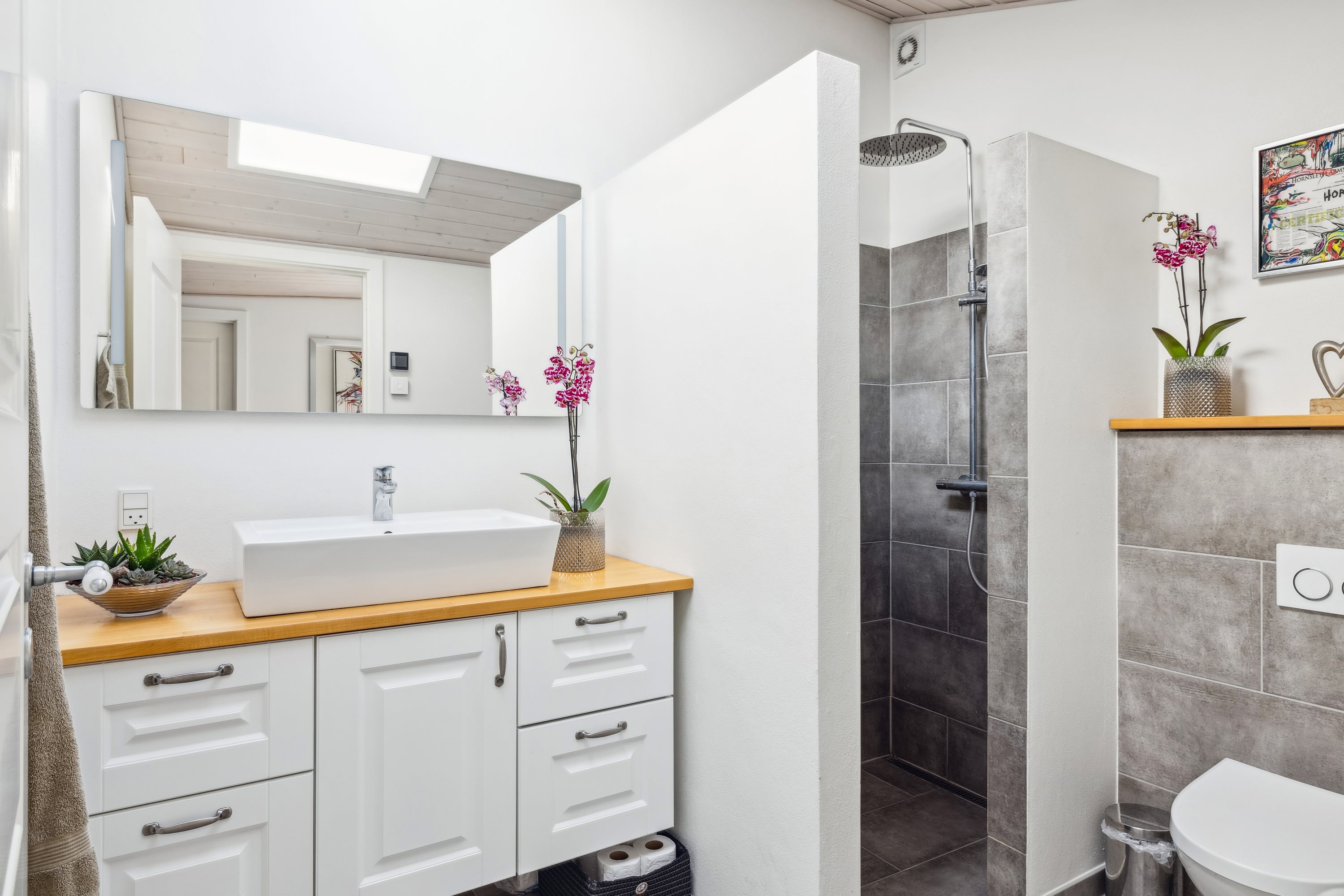 Fremhævet badeværelse billede i fuldskærmstilstand. Billede af Pilevej 26, 8500 Grenaa