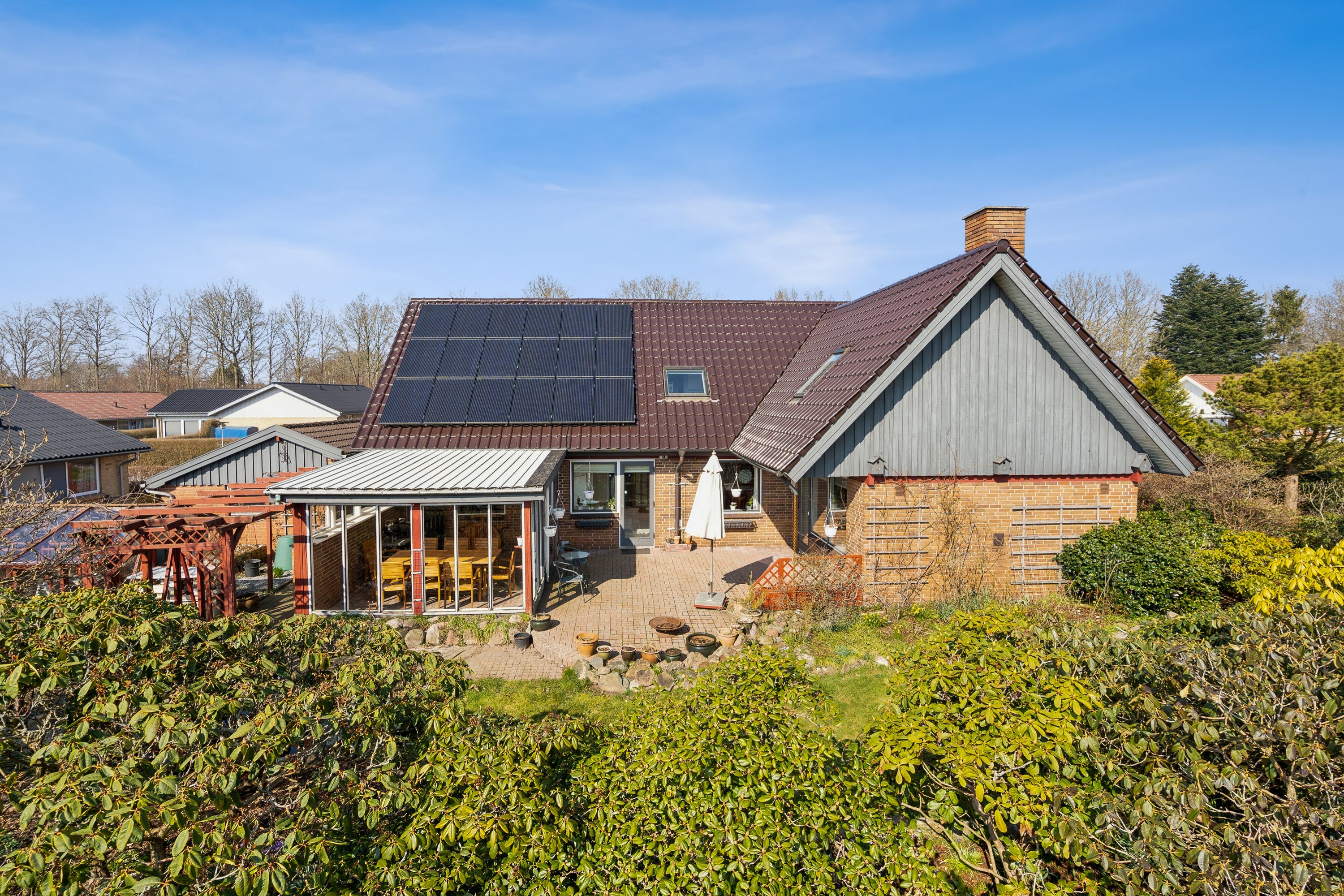 Fremhævet set fra haven billede i fuldskærmstilstand. Billede af Muskatvænget 17, 6360 Tinglev