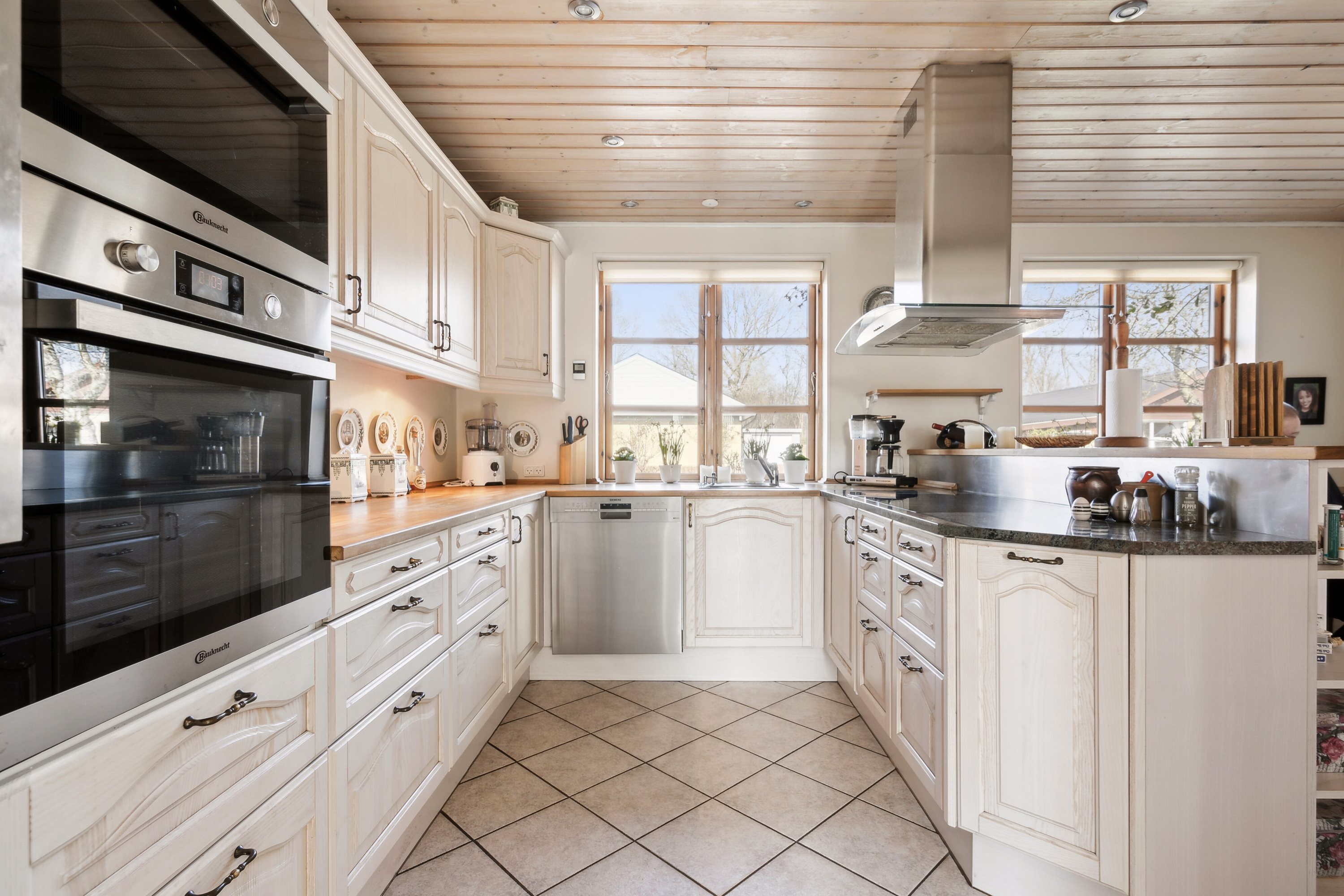 Miniaturebillede 2: køkken. Billede af Muskatvænget 17, 6360 Tinglev