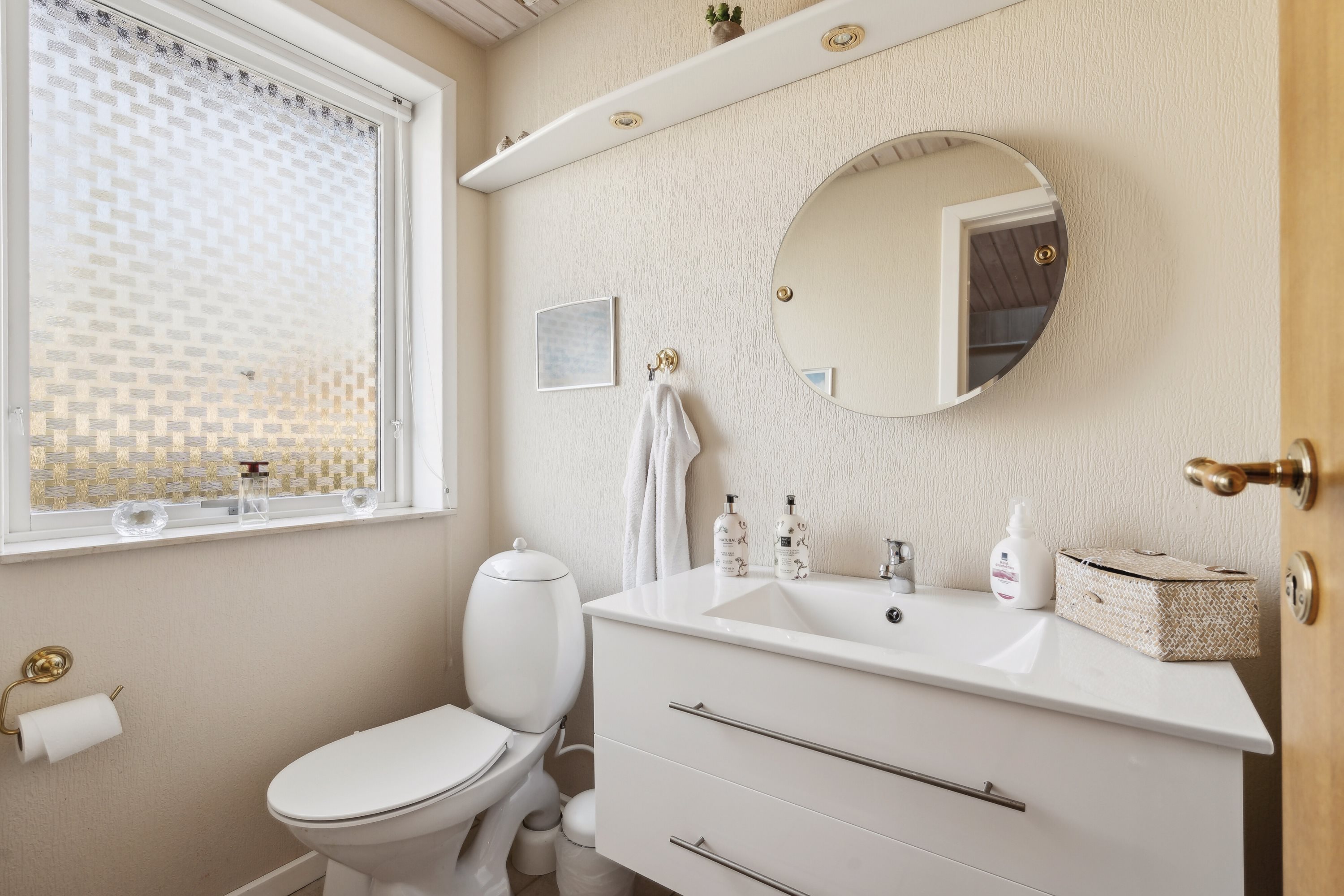 Fremhævet badeværelse billede i fuldskærmstilstand. Billede af Muskatvænget 17, 6360 Tinglev