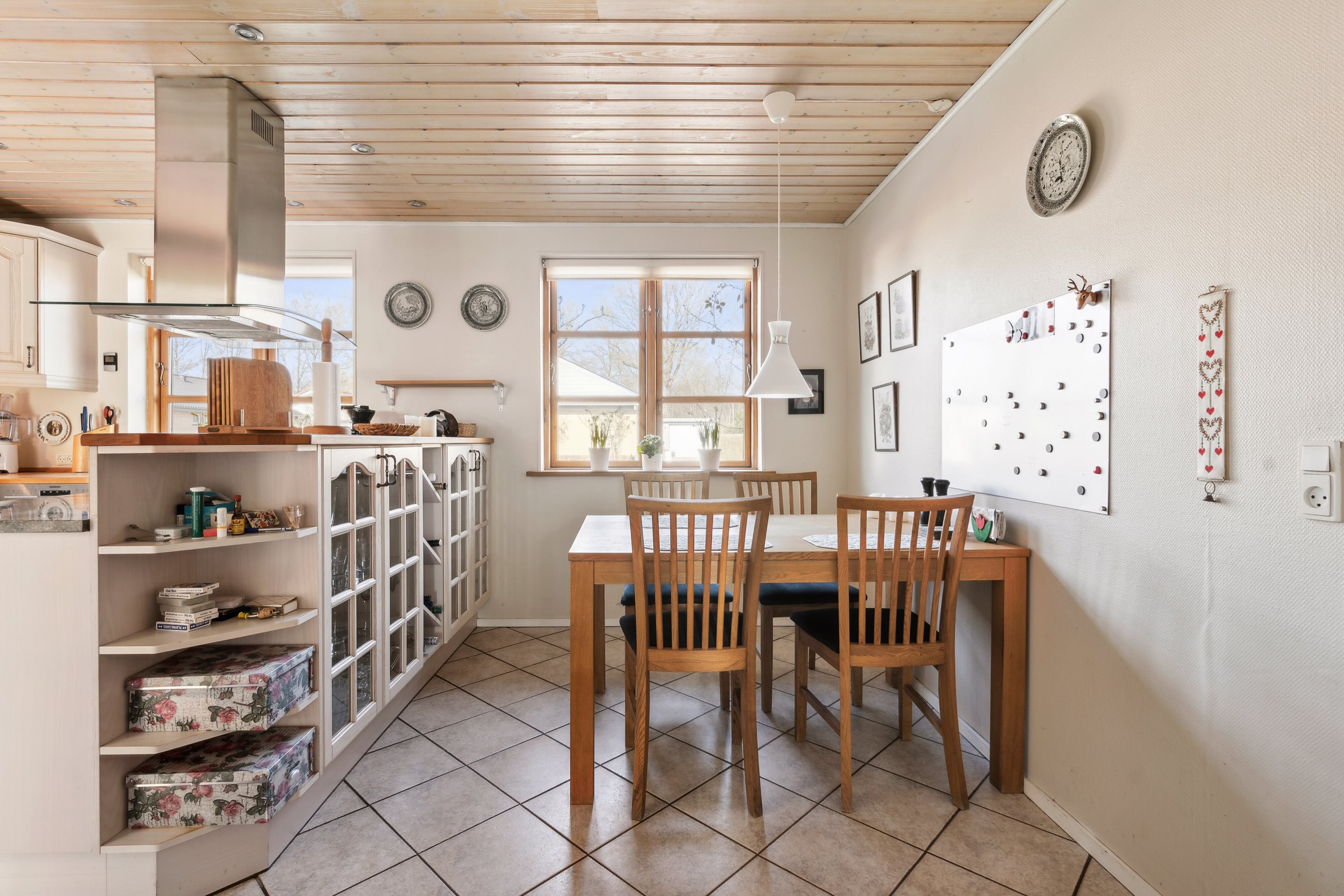 Fremhævet spisestue billede i fuldskærmstilstand. Billede af Muskatvænget 17, 6360 Tinglev