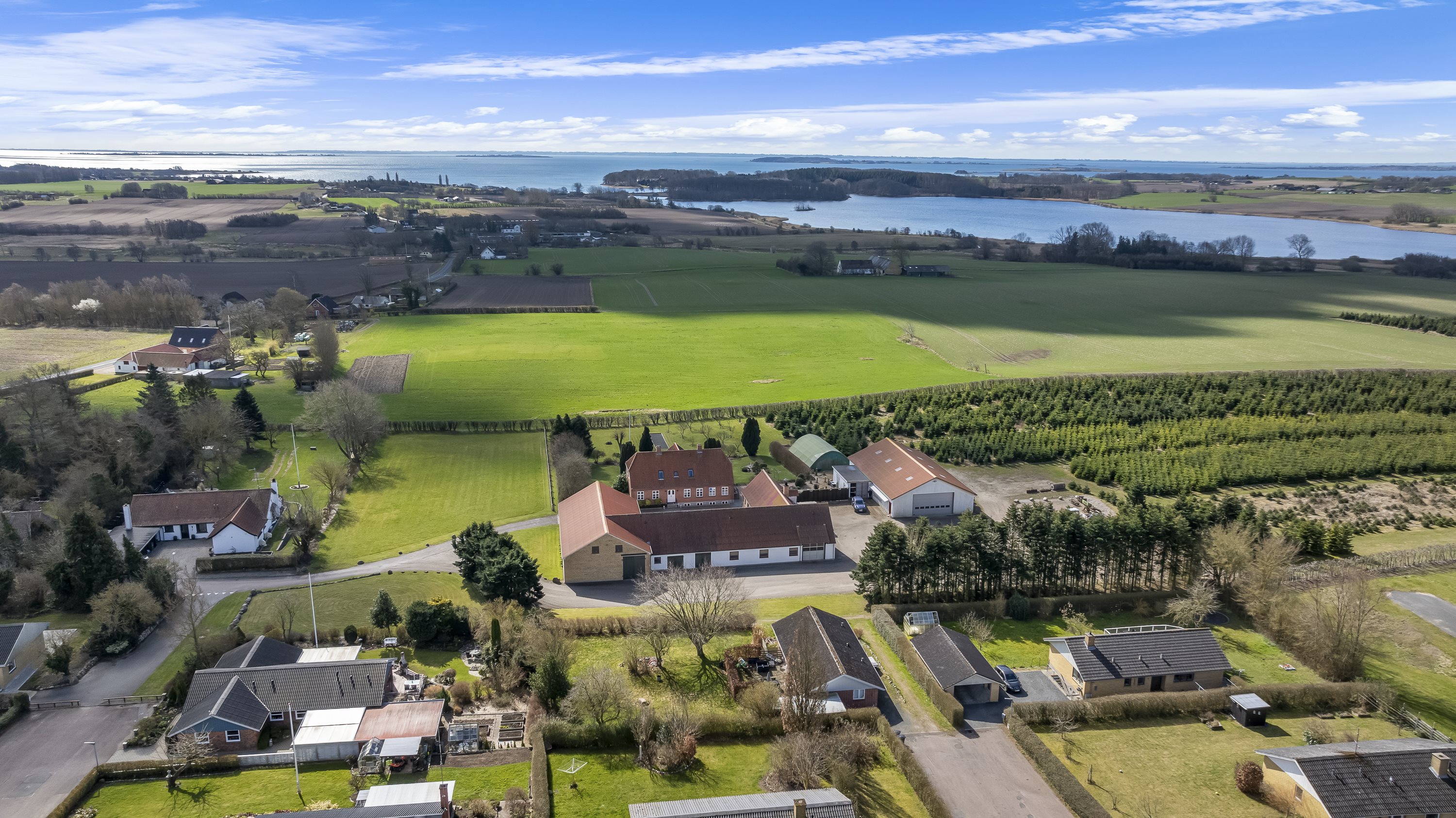 Fremhævet luftfoto billede i fuldskærmstilstand. Billede af Svelmøgårdsvej 11, V. Åby, 5600 Faaborg