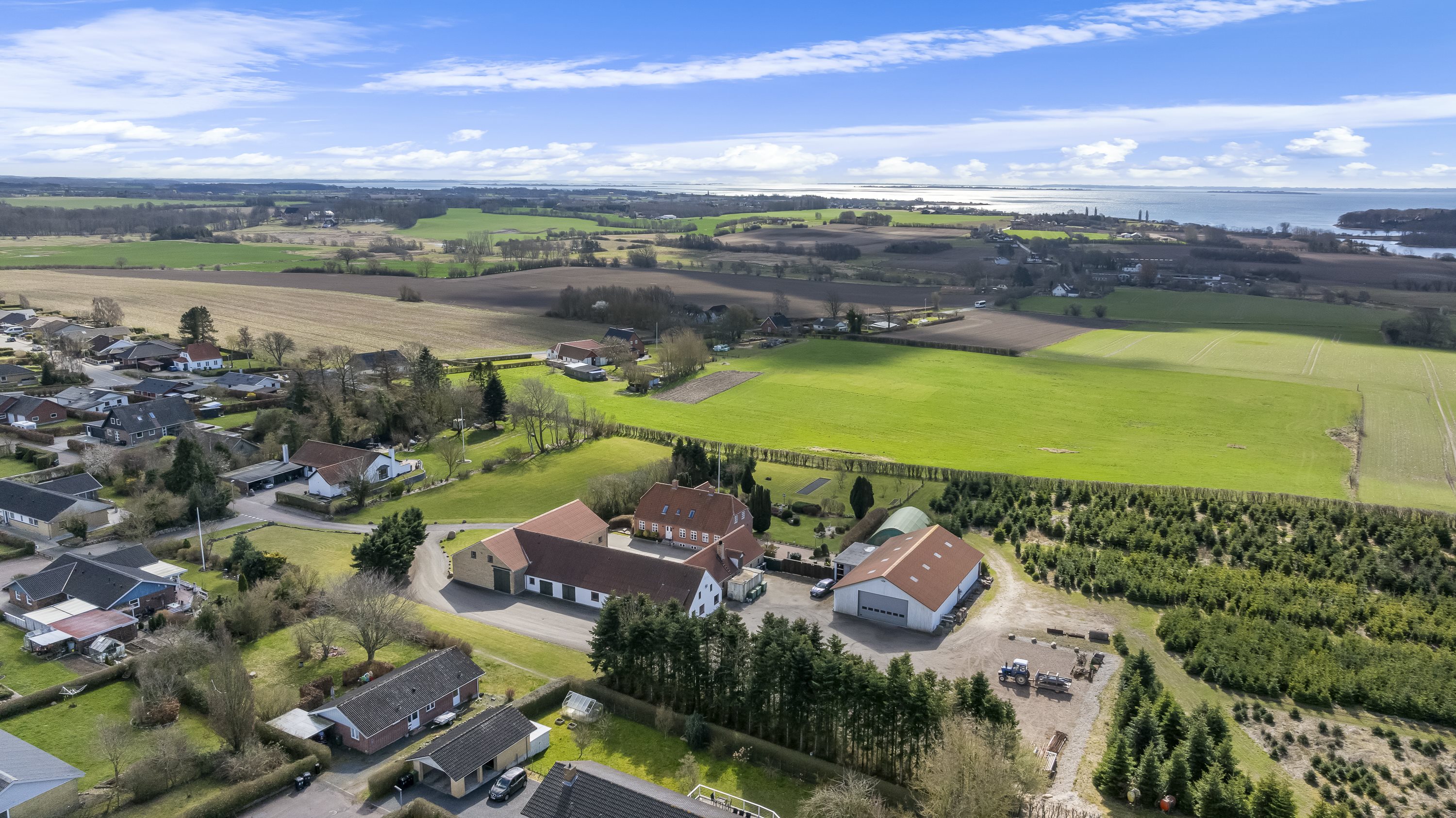Fremhævet luftfoto billede i fuldskærmstilstand. Billede af Svelmøgårdsvej 11, V. Åby, 5600 Faaborg
