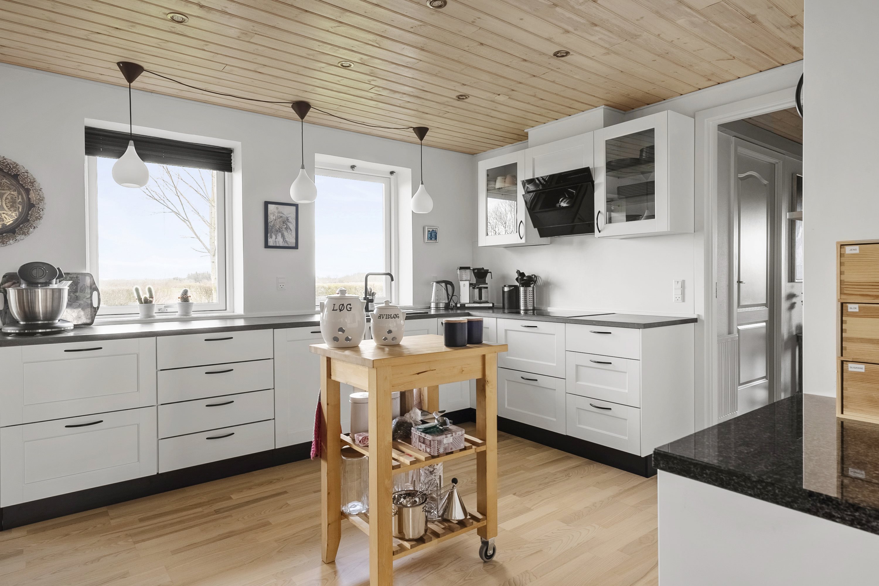 Fremhævet køkken billede i fuldskærmstilstand. Billede af Glud Kirkevej 52, Glud, 7130 Juelsminde