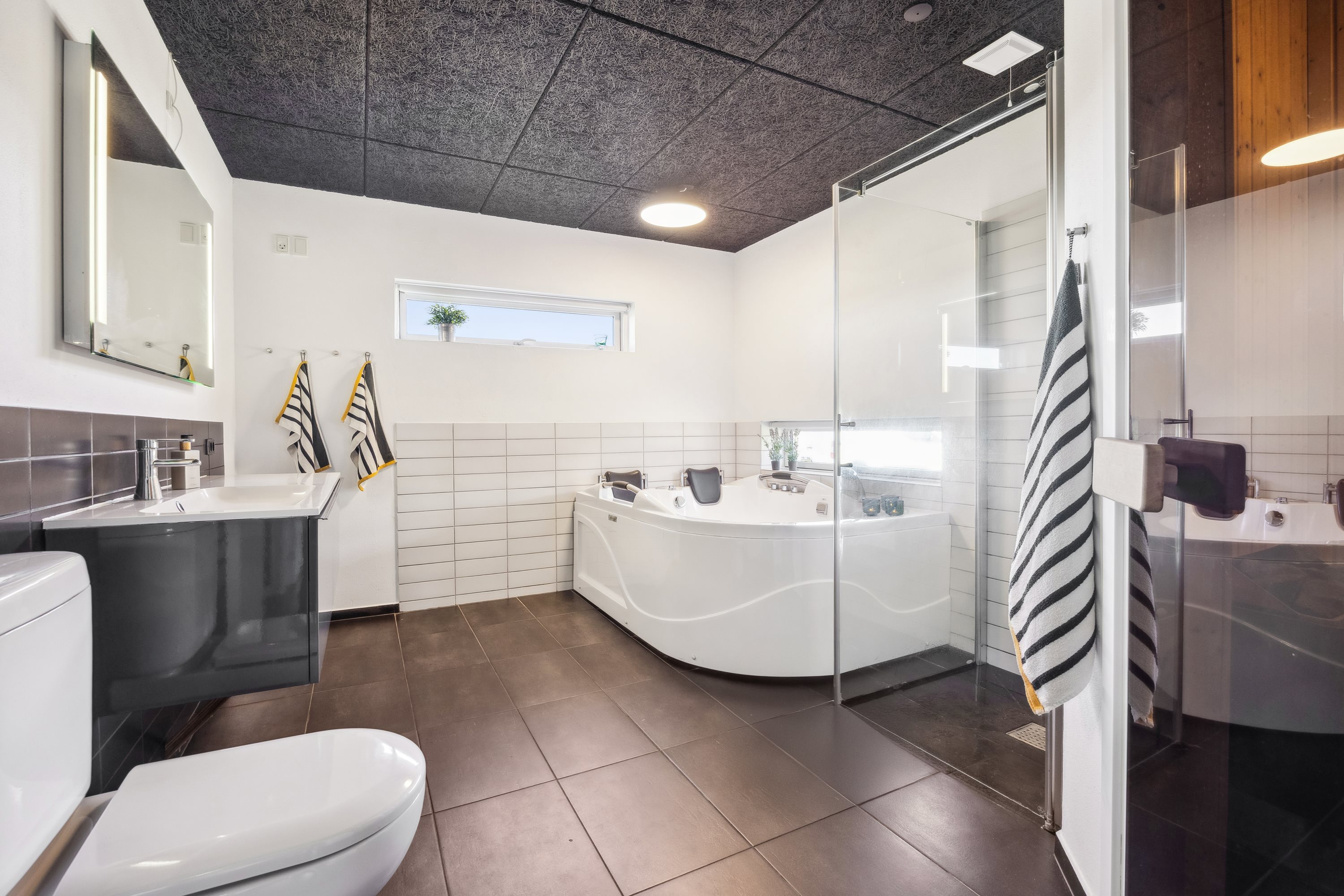 Fremhævet badeværelse billede i fuldskærmstilstand. Billede af Kronvildtvej 168, Krogen, 9460 Brovst