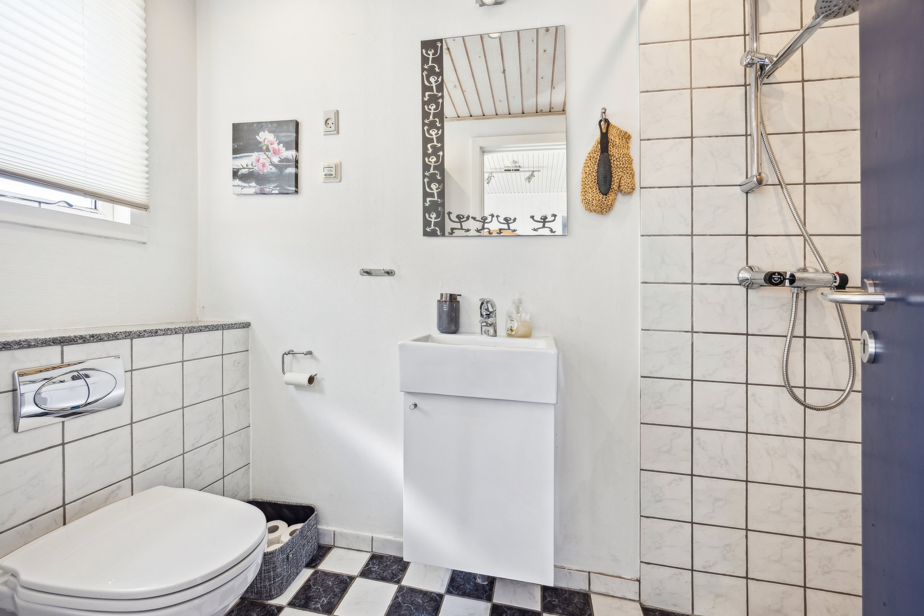 Fremhævet badeværelse billede i fuldskærmstilstand. Billede af Lamavej 10, Mikkelmark, 9370 Hals