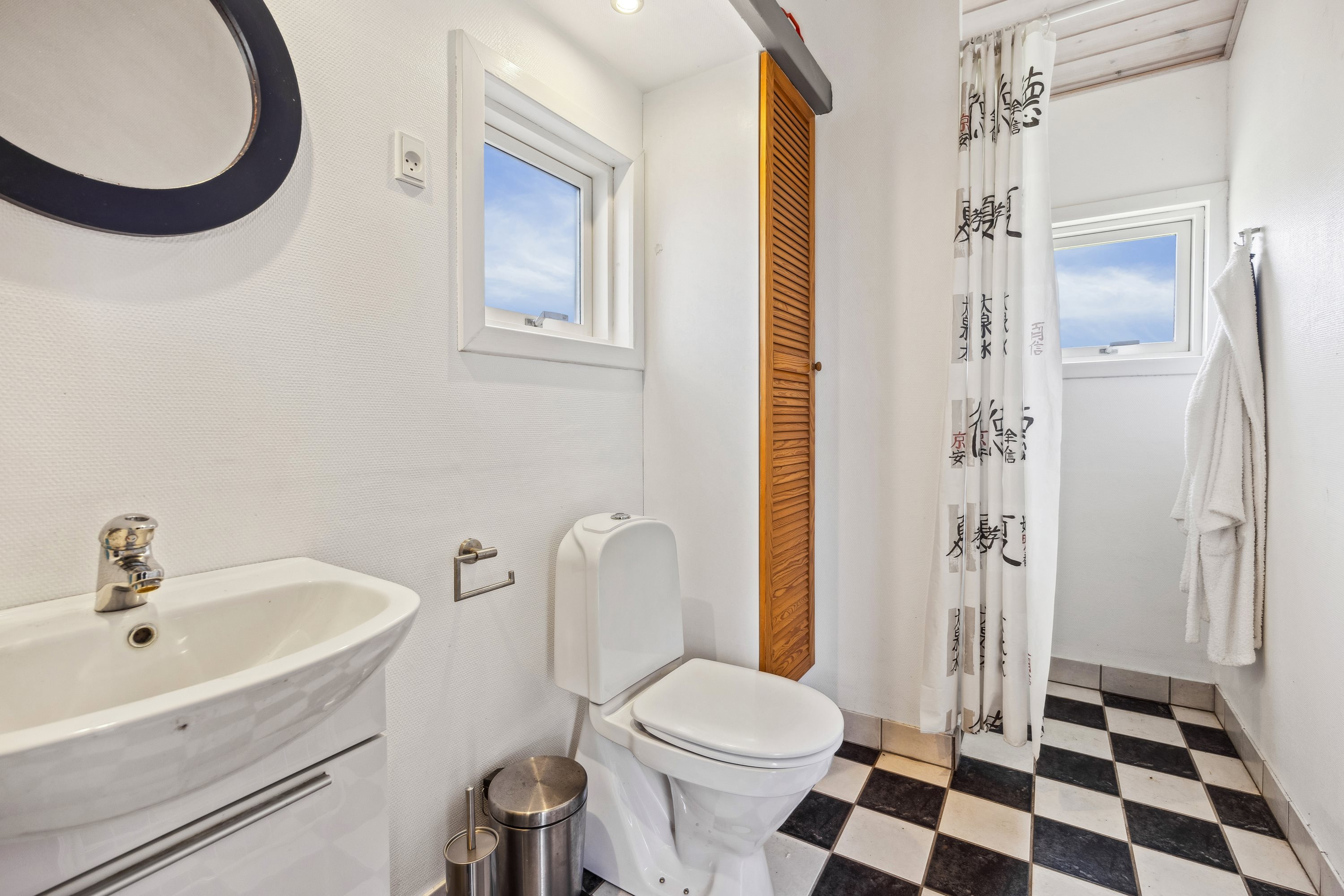 Fremhævet badeværelse billede i fuldskærmstilstand. Billede af Lamavej 10, Mikkelmark, 9370 Hals