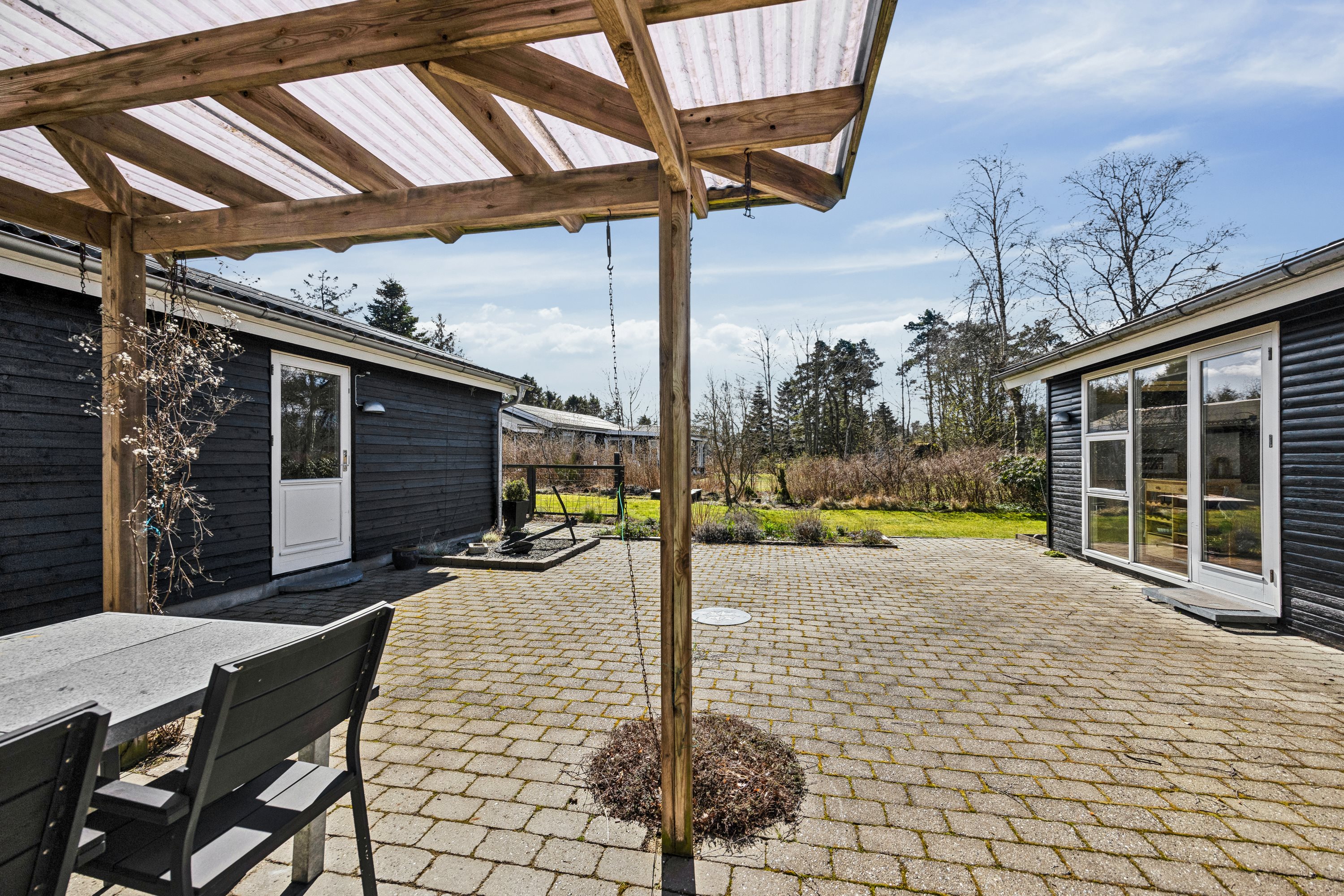 Fremhævet terrasse billede i fuldskærmstilstand. Billede af Lamavej 10, Mikkelmark, 9370 Hals