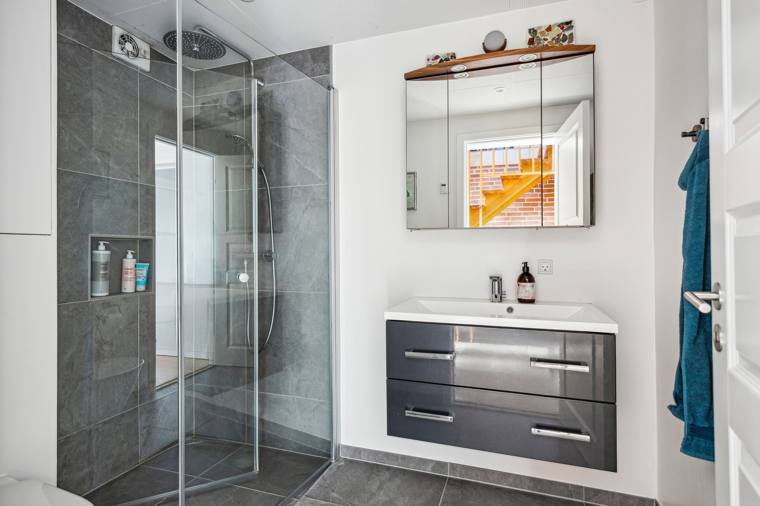 Fremhævet badeværelse billede i fuldskærmstilstand. Billede af Østervangs Alle 33, 8963 Auning