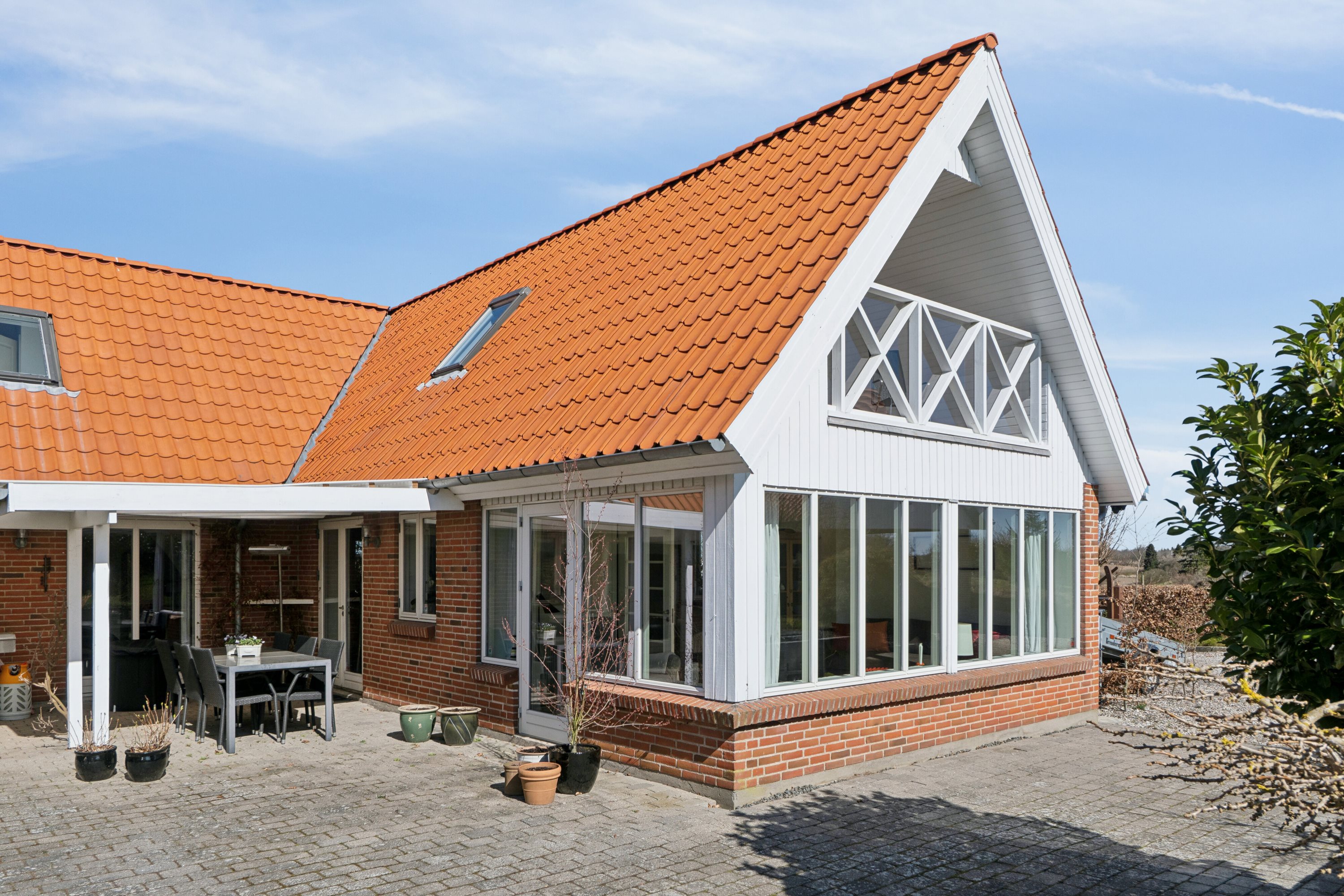 Fremhævet udendørs billede i fuldskærmstilstand. Billede af Hovvejen 29, 4772 Langebæk