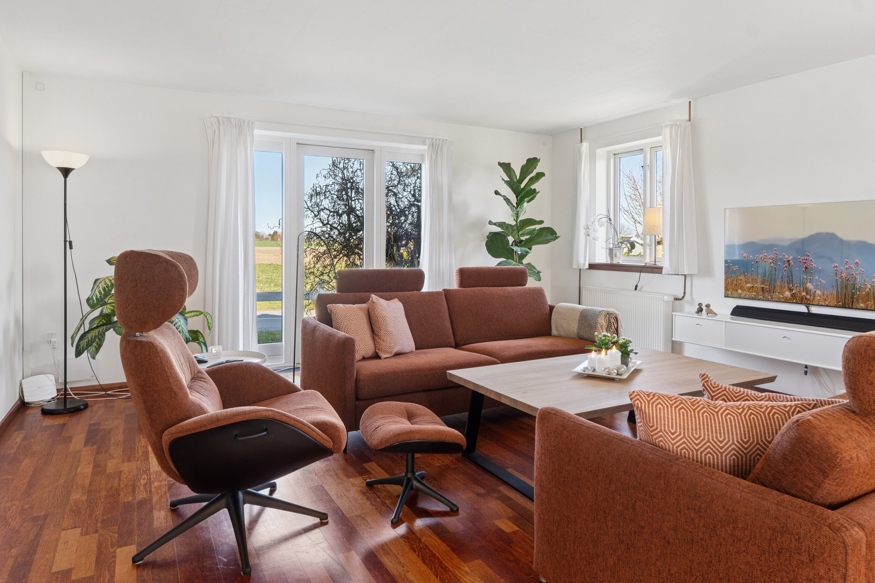 Fremhævet stue billede i fuldskærmstilstand. Billede af Hovvejen 29, 4772 Langebæk