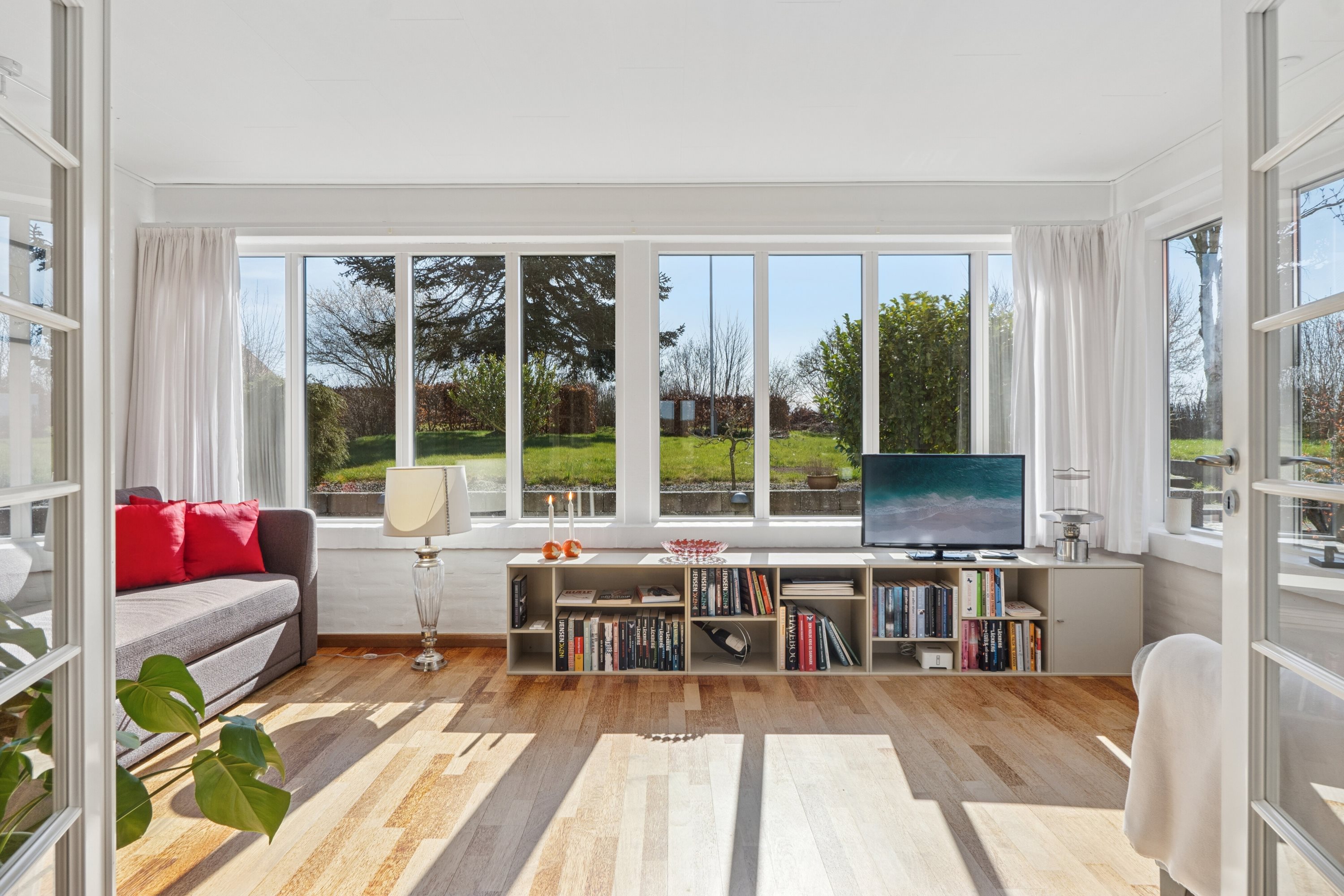 Fremhævet stue billede i fuldskærmstilstand. Billede af Hovvejen 29, 4772 Langebæk