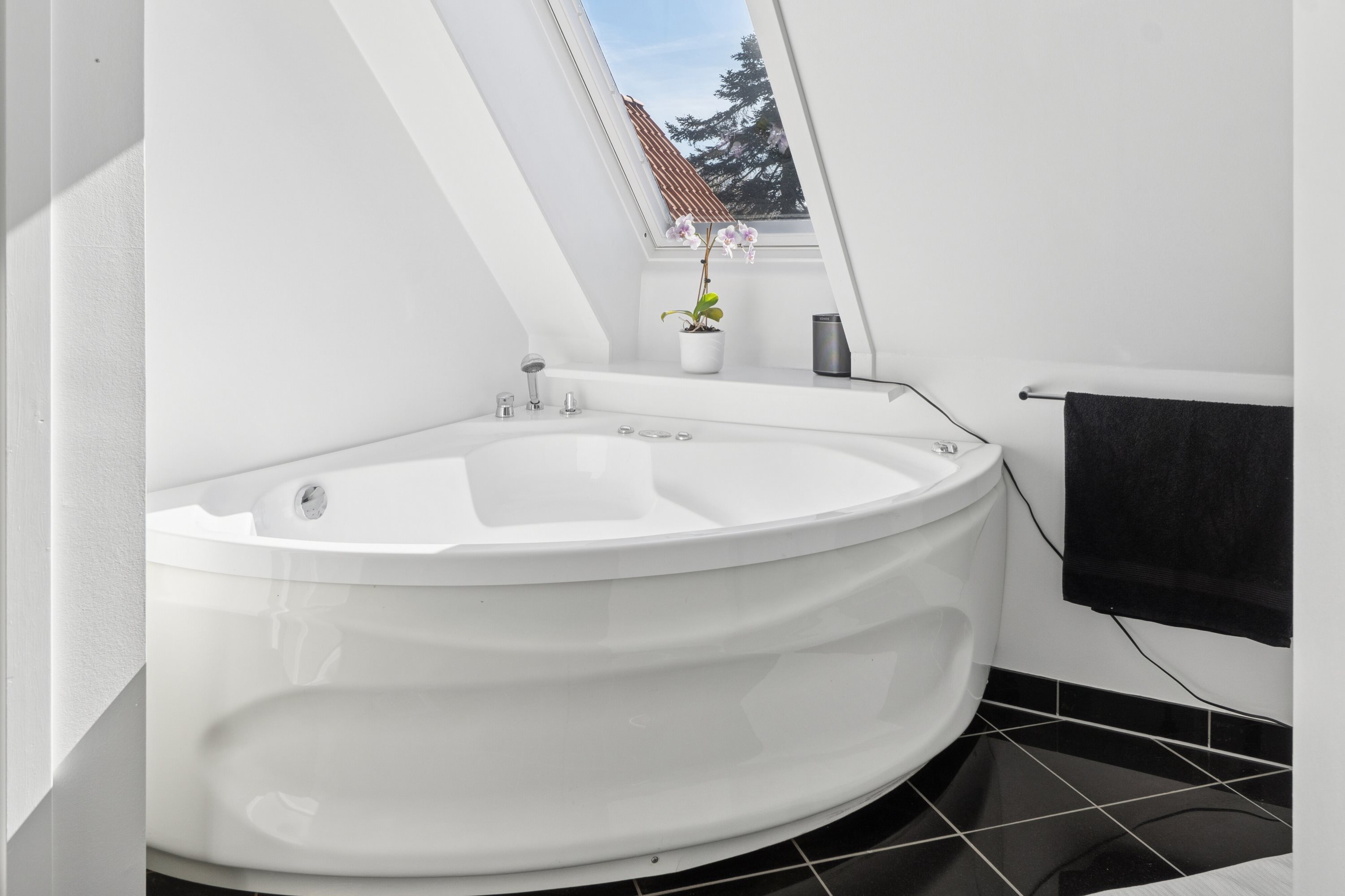 Fremhævet badeværelse billede i fuldskærmstilstand. Billede af Hovvejen 29, 4772 Langebæk