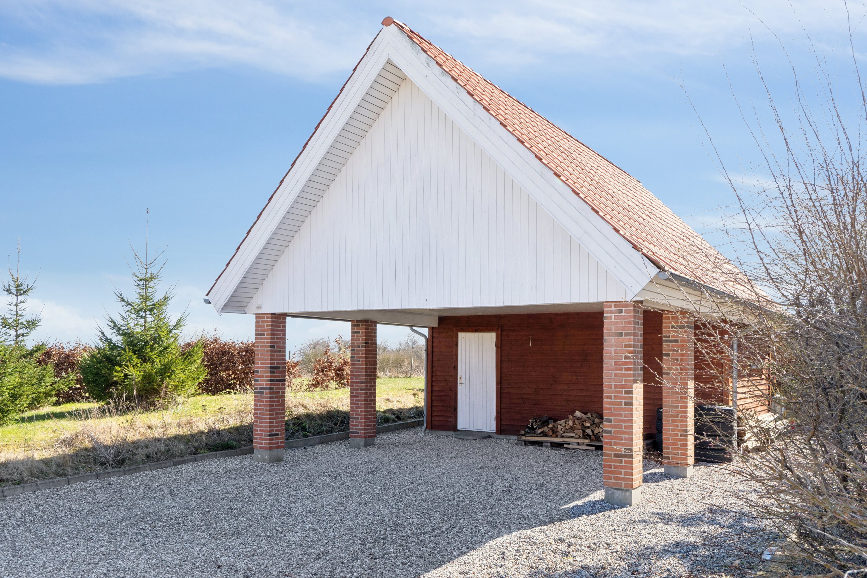 Fremhævet set fra vejen billede i fuldskærmstilstand. Billede af Hovvejen 29, 4772 Langebæk