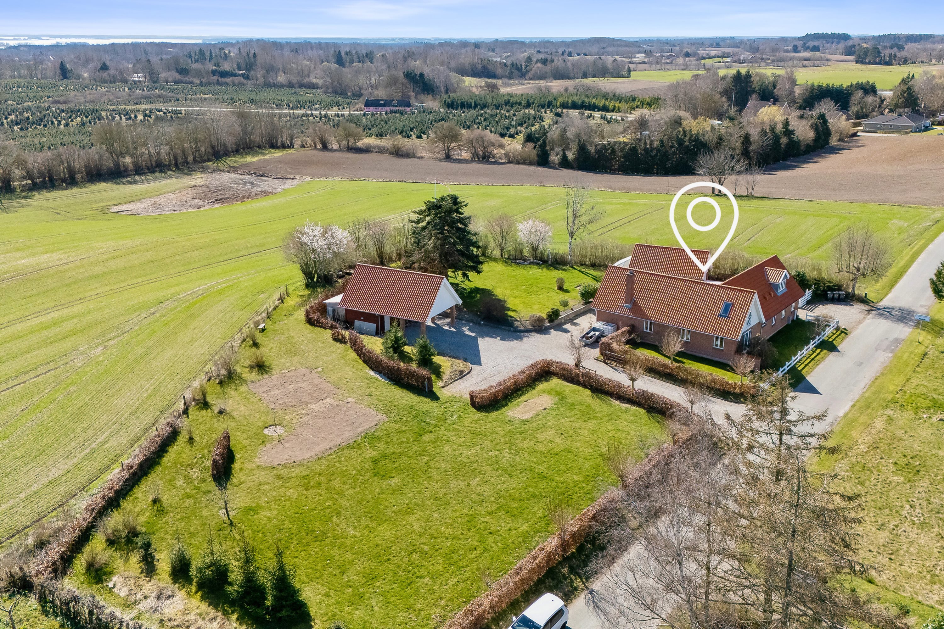 Fremhævet luftfoto billede i fuldskærmstilstand. Billede af Hovvejen 29, 4772 Langebæk