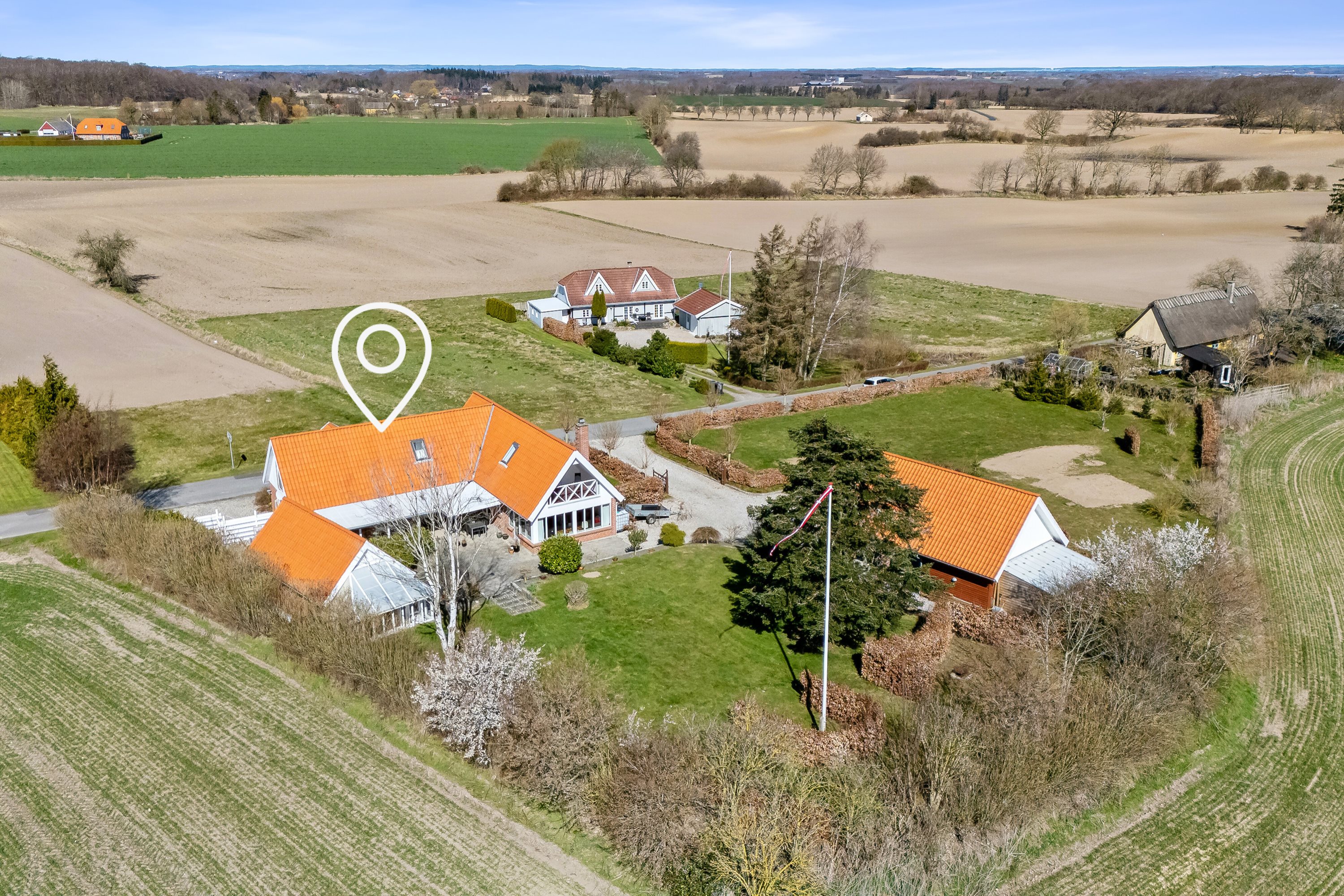 Fremhævet luftfoto billede i fuldskærmstilstand. Billede af Hovvejen 29, 4772 Langebæk