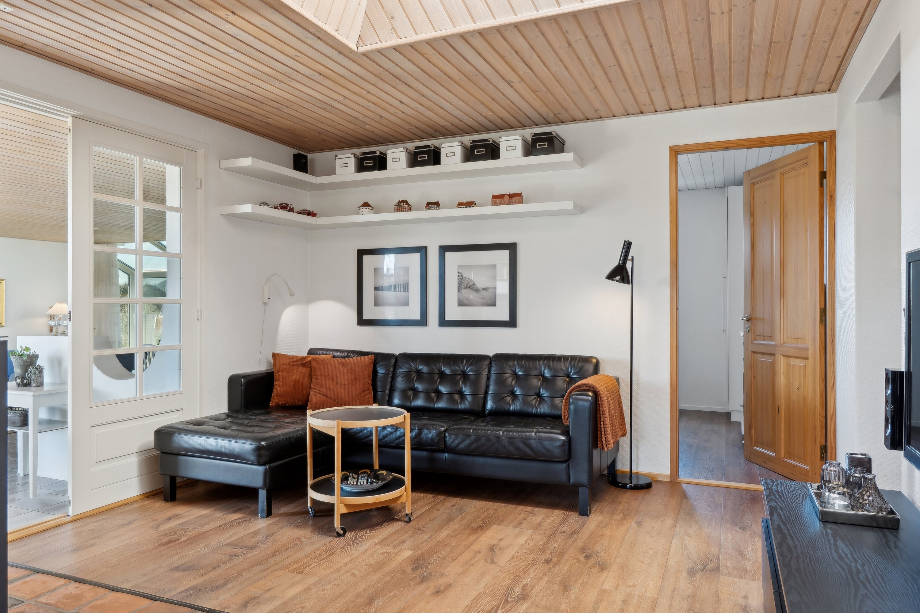 Fremhævet stue billede i fuldskærmstilstand. Billede af Friggsvej 25, 9870 Sindal