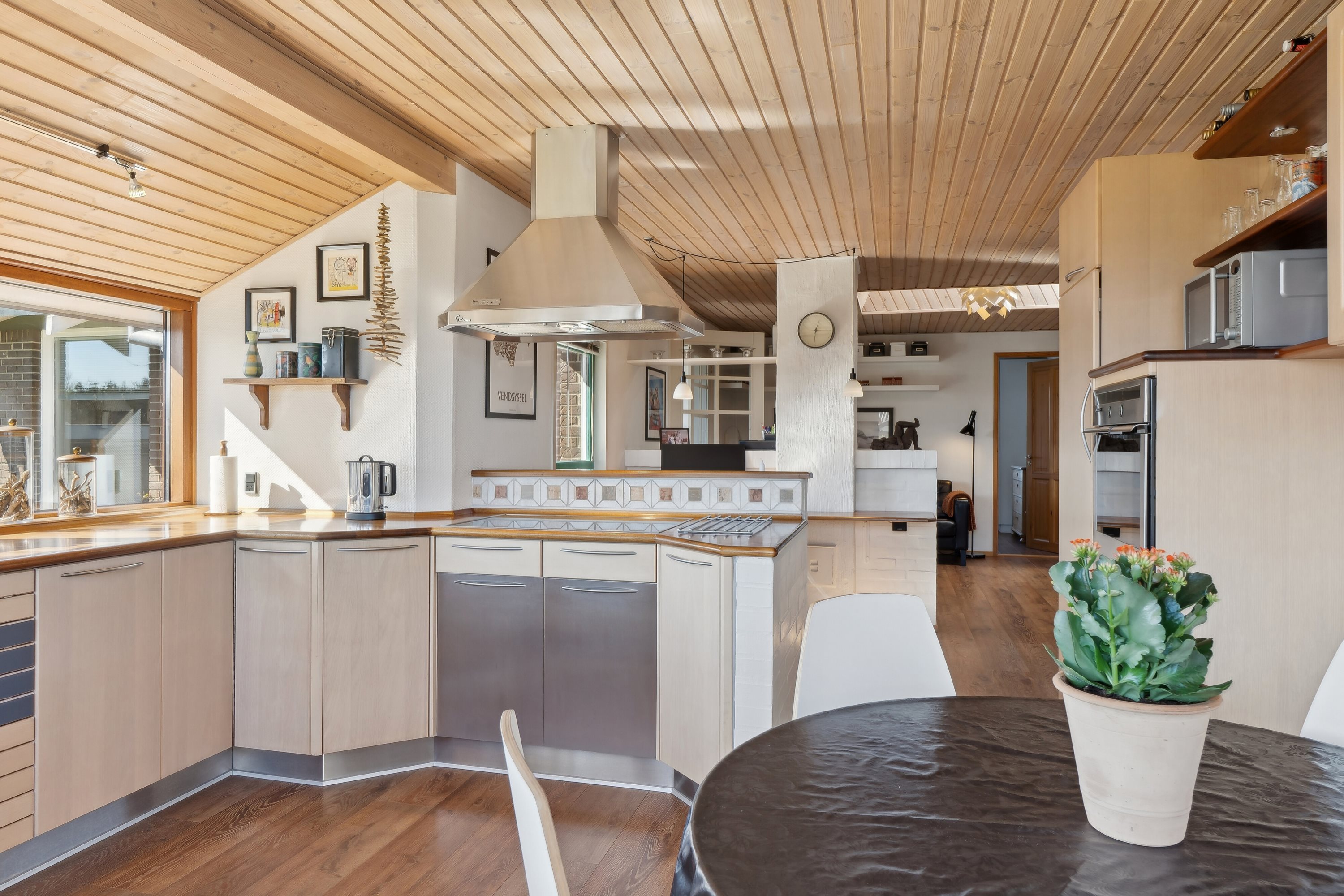 Fremhævet køkken billede i fuldskærmstilstand. Billede af Friggsvej 25, 9870 Sindal