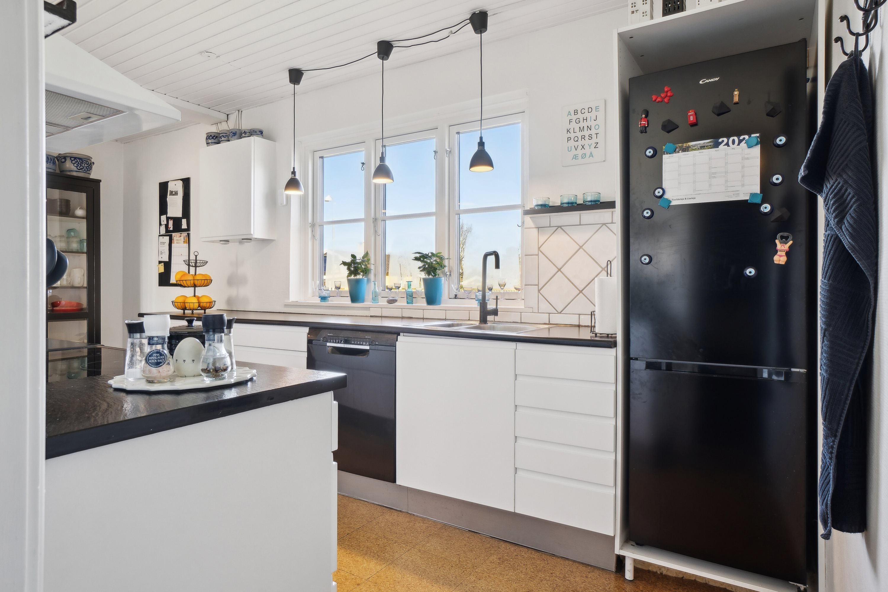 Fremhævet køkken billede i fuldskærmstilstand. Billede af Tollerupvej 33, 3370 Melby