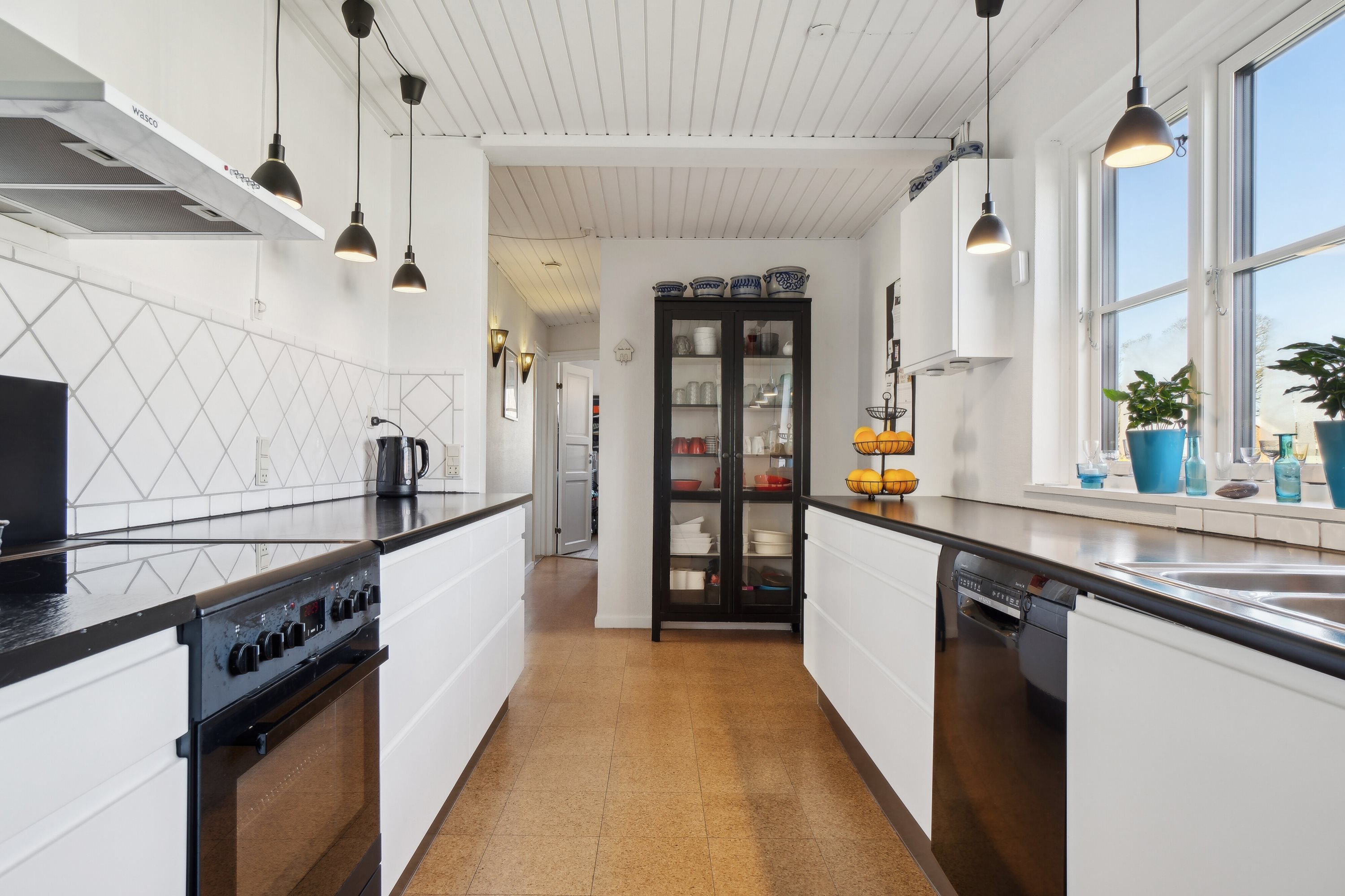 Fremhævet køkken billede i fuldskærmstilstand. Billede af Tollerupvej 33, 3370 Melby