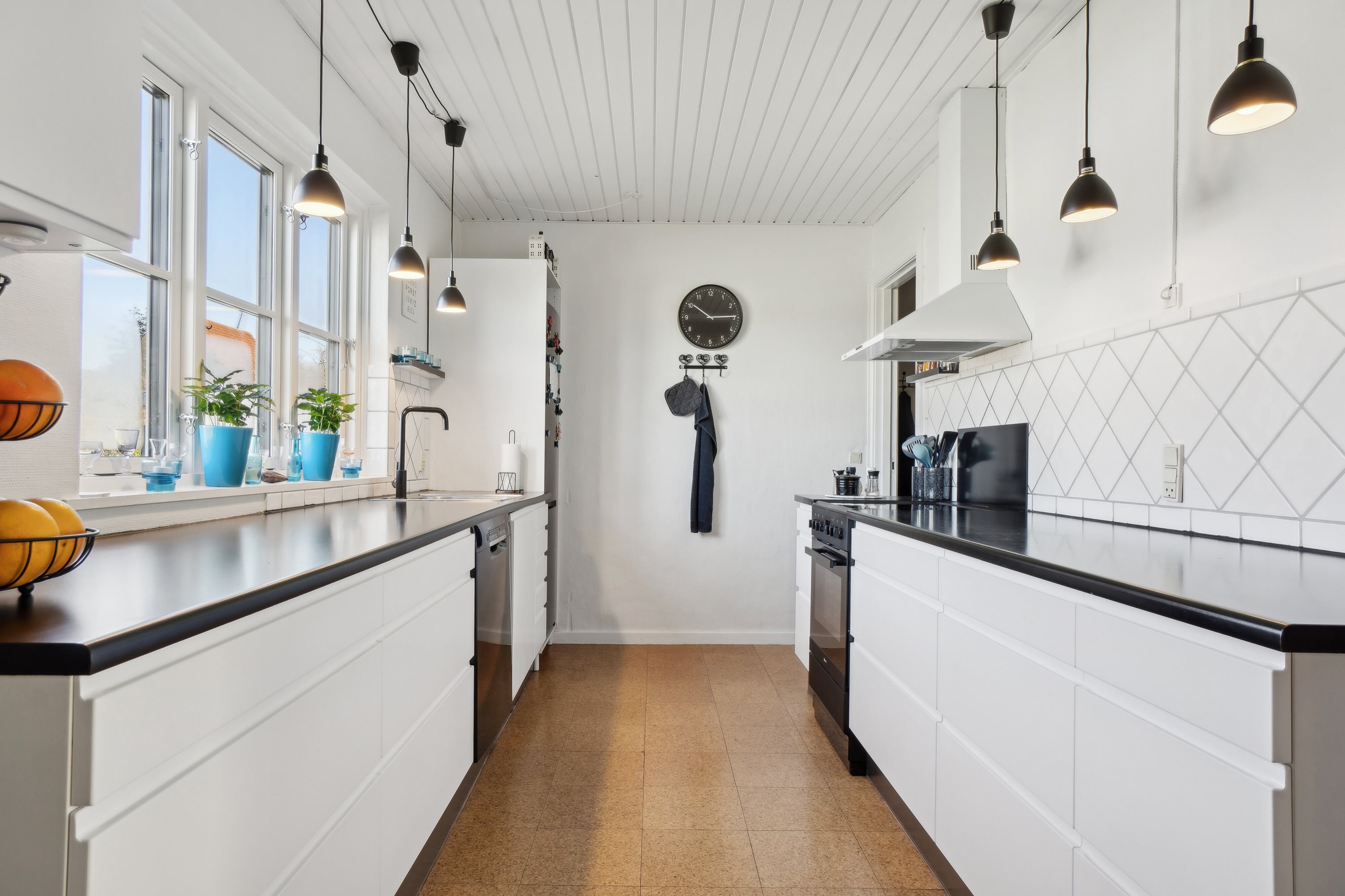 Fremhævet køkken billede i fuldskærmstilstand. Billede af Tollerupvej 33, 3370 Melby