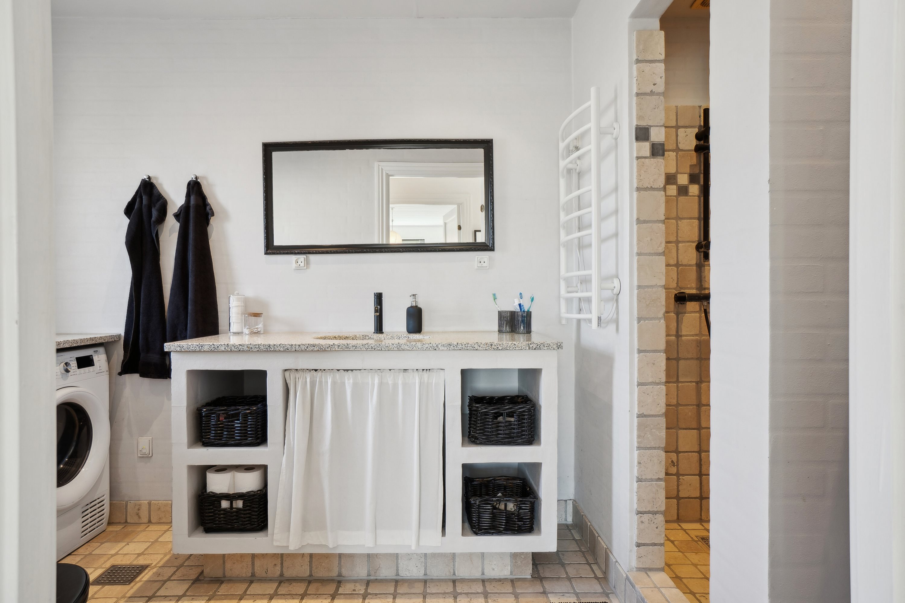 Fremhævet badeværelse billede i fuldskærmstilstand. Billede af Tollerupvej 33, 3370 Melby