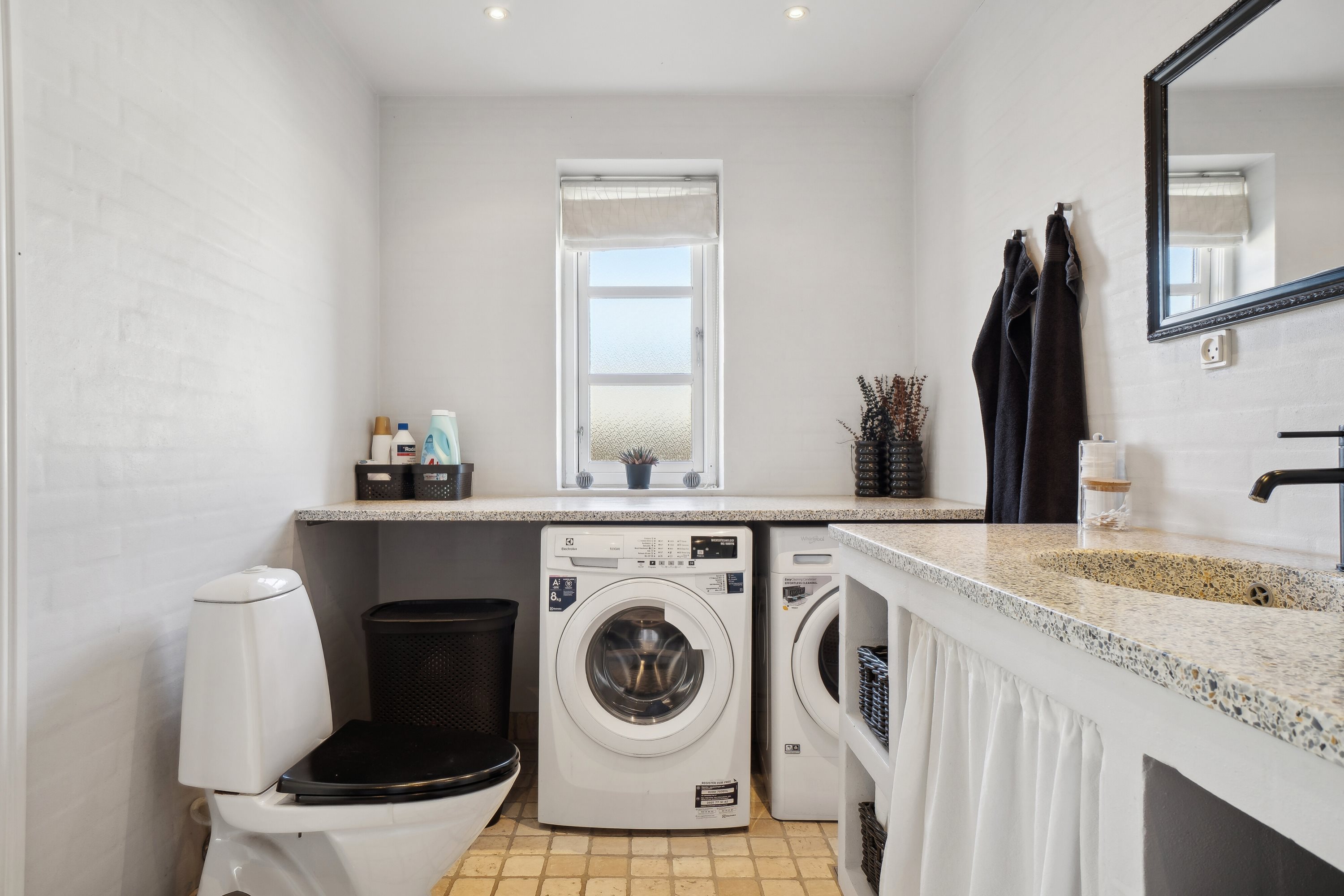 Fremhævet badeværelse billede i fuldskærmstilstand. Billede af Tollerupvej 33, 3370 Melby