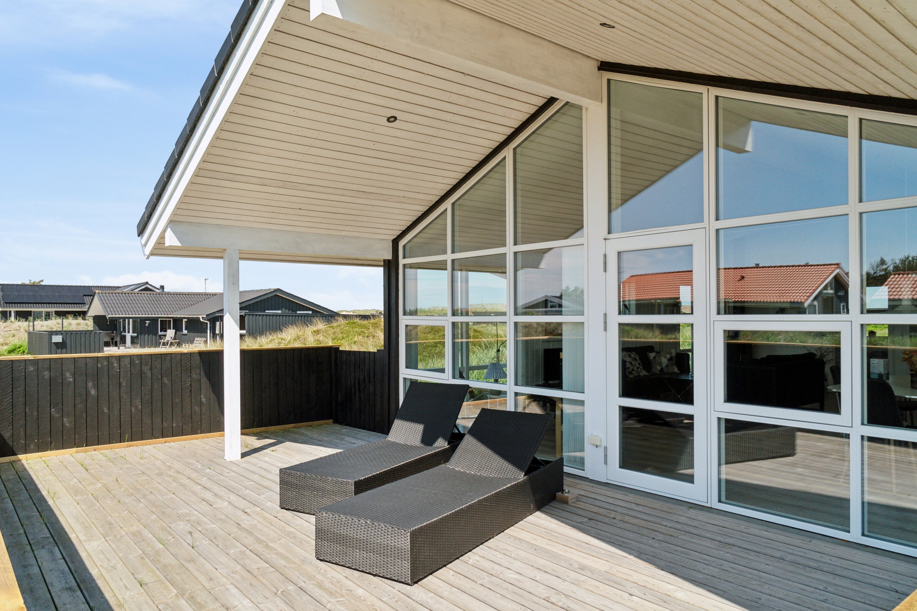 Fremhævet terrasse billede i fuldskærmstilstand. Billede af Møllebakken 26, Klitmøller, 7700 Thisted