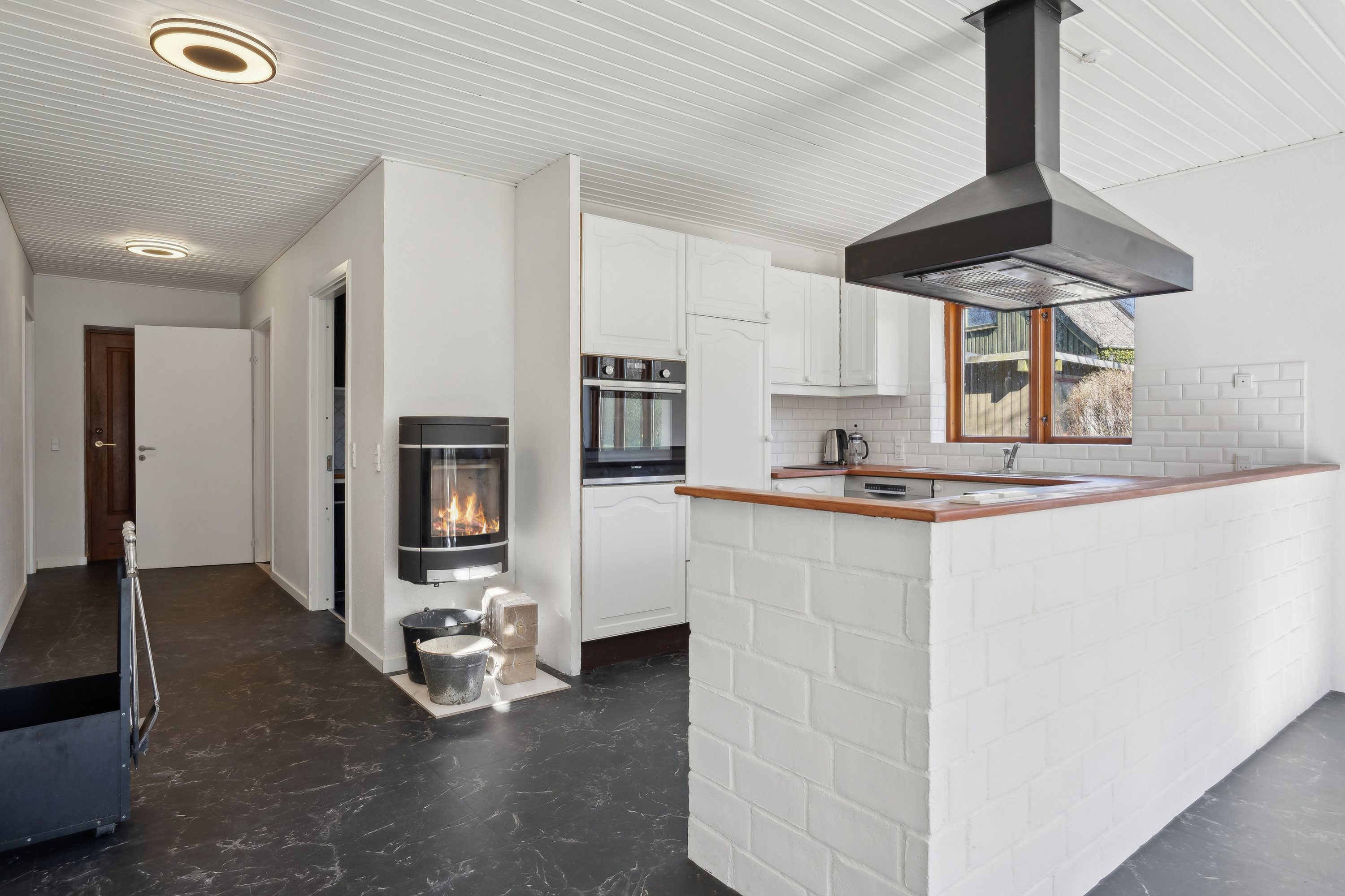 Fremhævet køkken billede i fuldskærmstilstand. Billede af Terslev Møllevej 33, 4690 Haslev