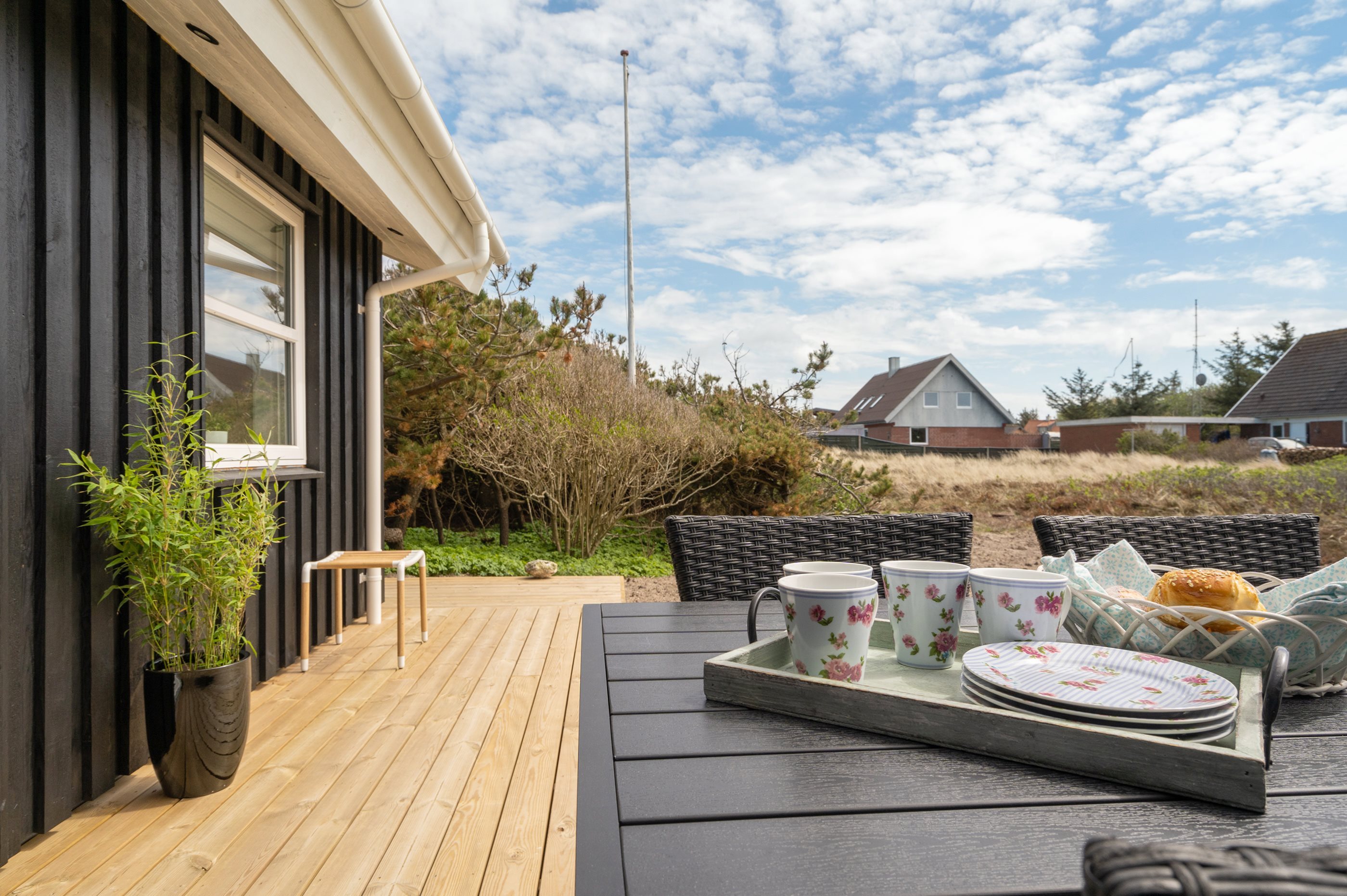 Fremhævet terrasse billede i fuldskærmstilstand. Billede af Møllebakken 26, Klitmøller, 7700 Thisted