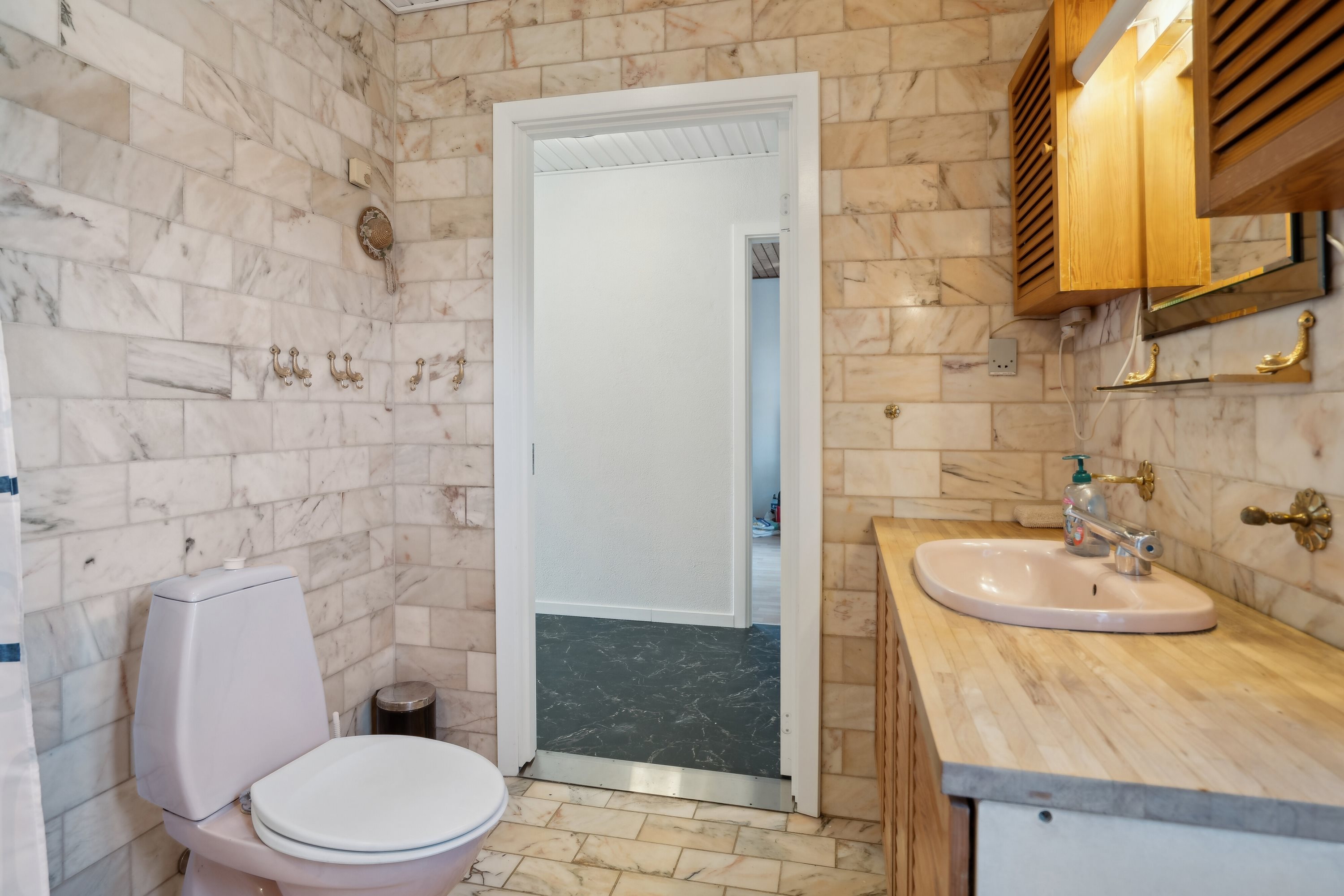 Fremhævet badeværelse billede i fuldskærmstilstand. Billede af Terslev Møllevej 33, 4690 Haslev