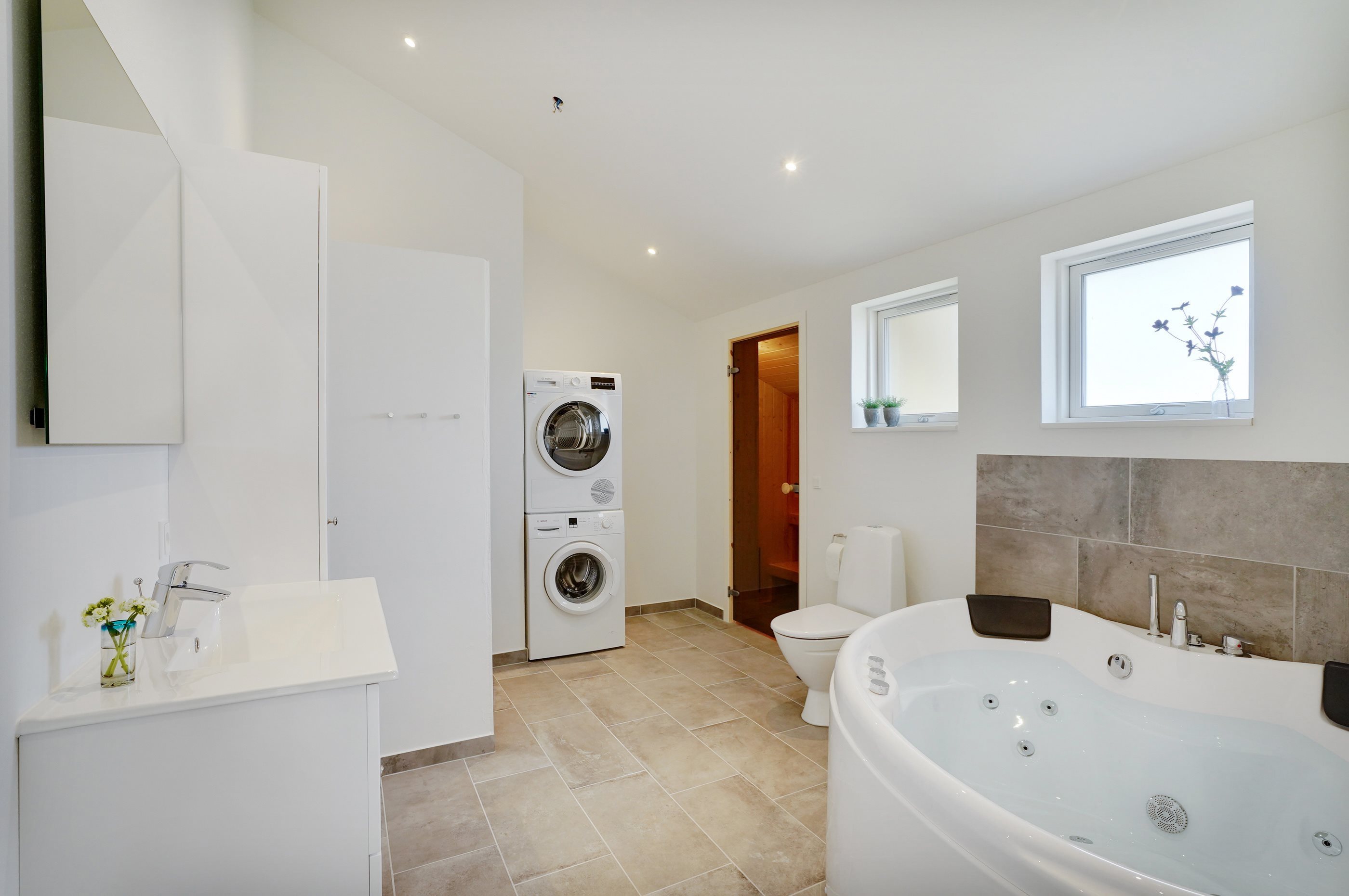 Fremhævet badeværelse billede i fuldskærmstilstand. Billede af Møllebakken 26, Klitmøller, 7700 Thisted