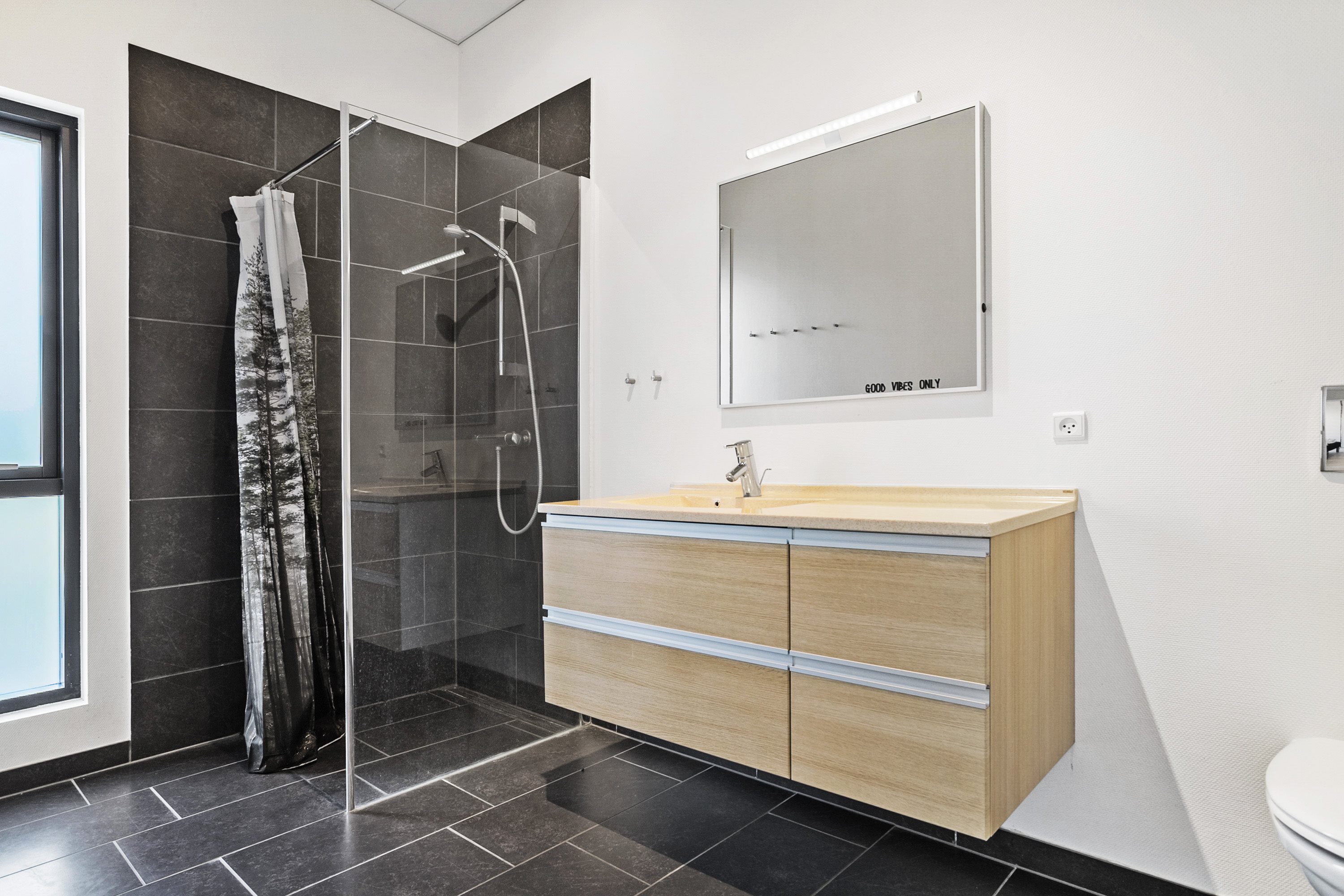 Fremhævet badeværelse billede i fuldskærmstilstand. Billede af Strandvænget 22, Saksild Str, 8300 Odder