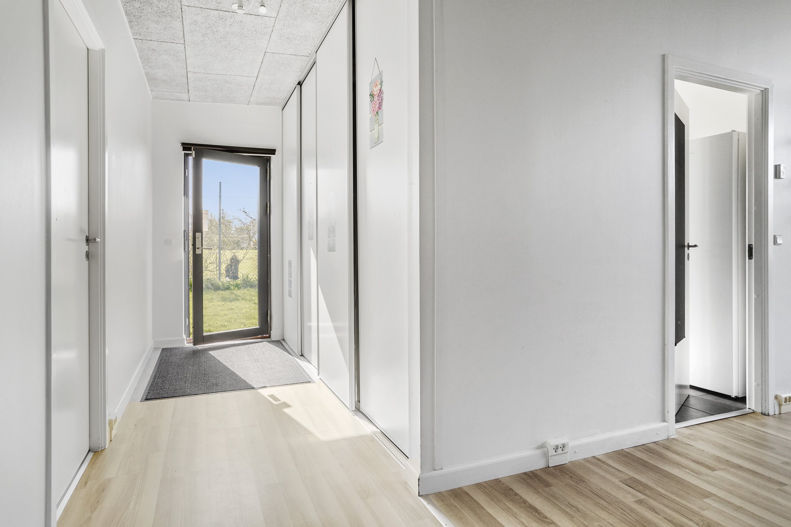 Fremhævet entré billede i fuldskærmstilstand. Billede af Strandvænget 22, Saksild Str, 8300 Odder