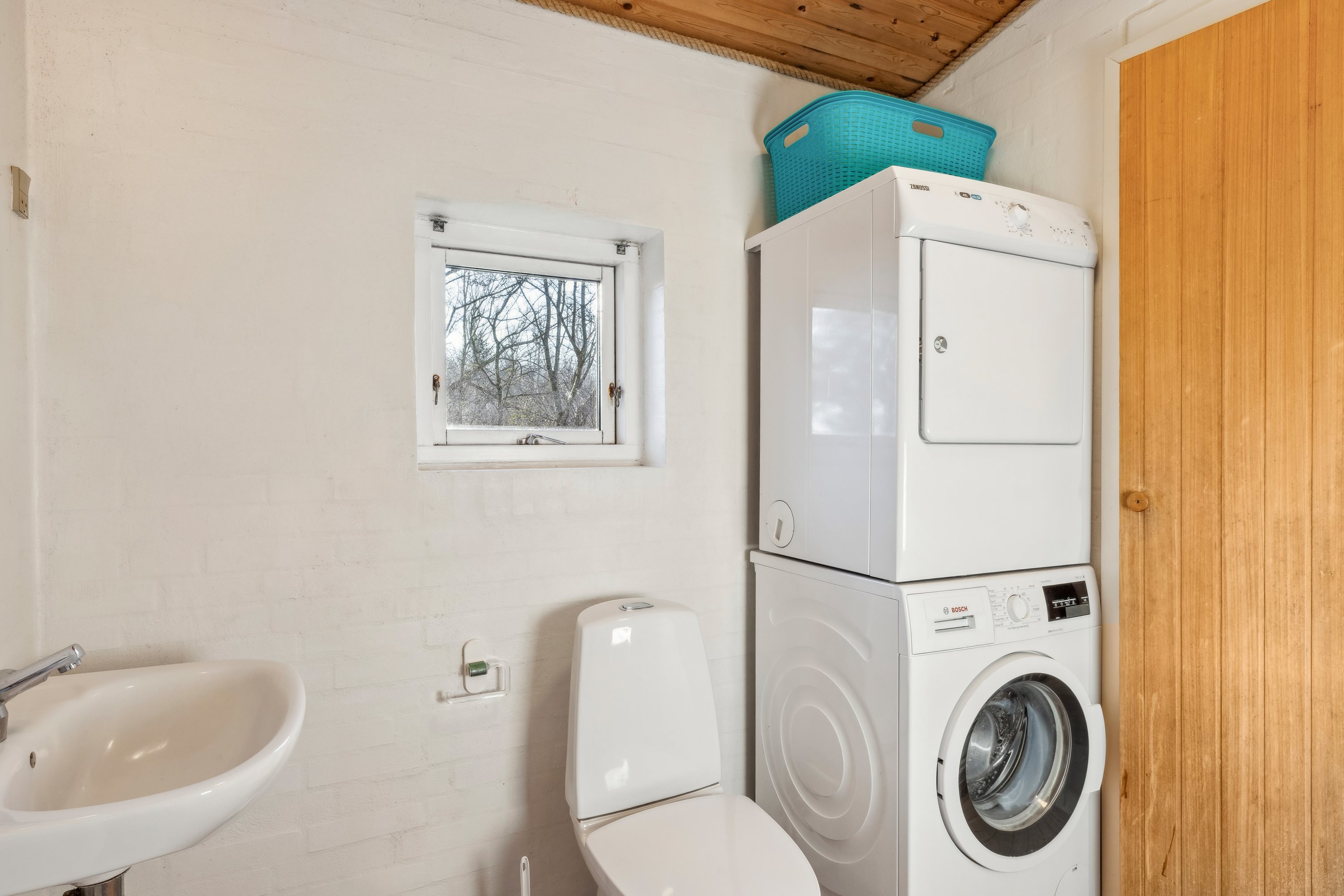 Fremhævet badeværelse billede i fuldskærmstilstand. Billede af Triersvej 46, Fjellerup Strand, 8585 Glesborg