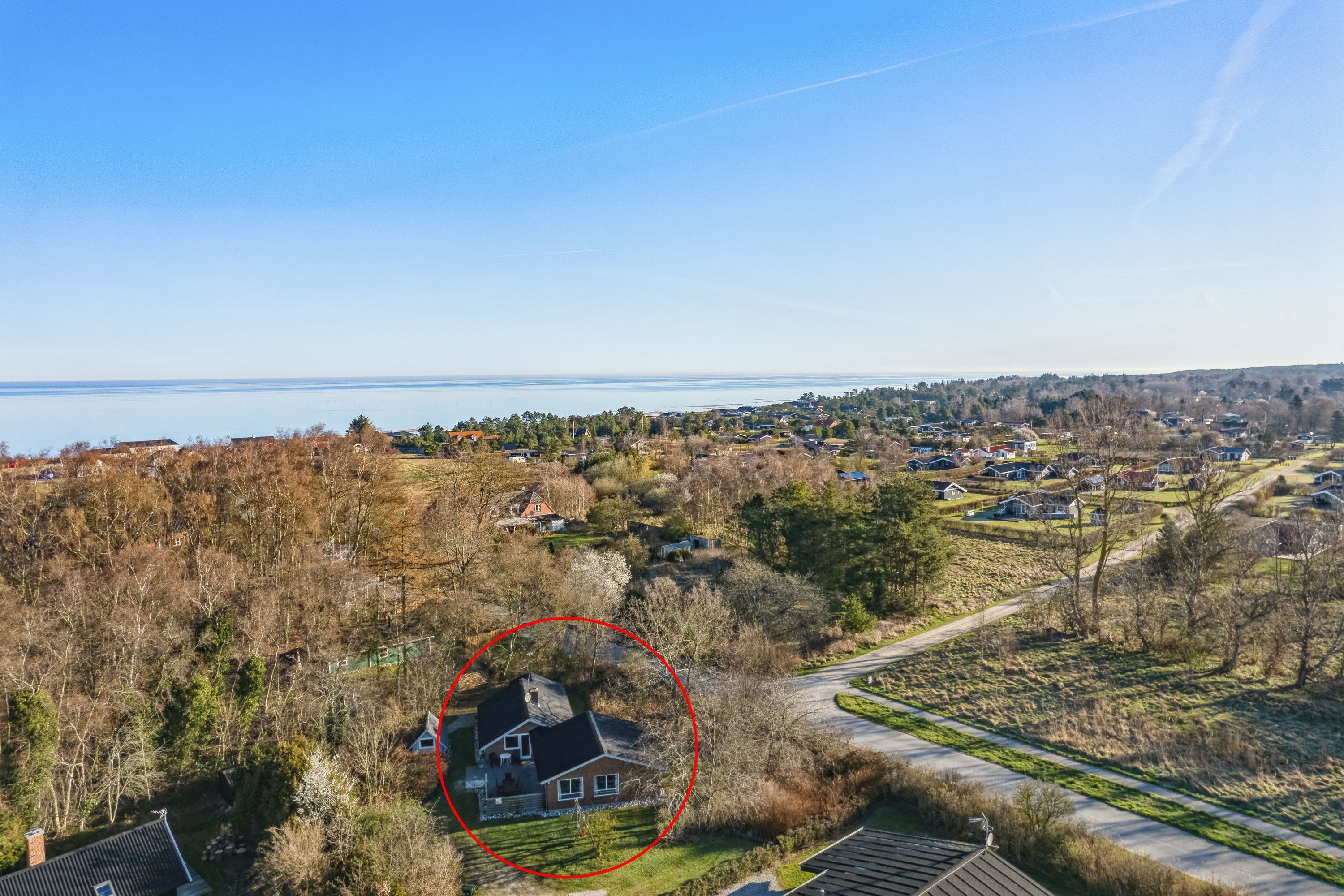 Fremhævet luftfoto billede i fuldskærmstilstand. Billede af Triersvej 46, Fjellerup Strand, 8585 Glesborg