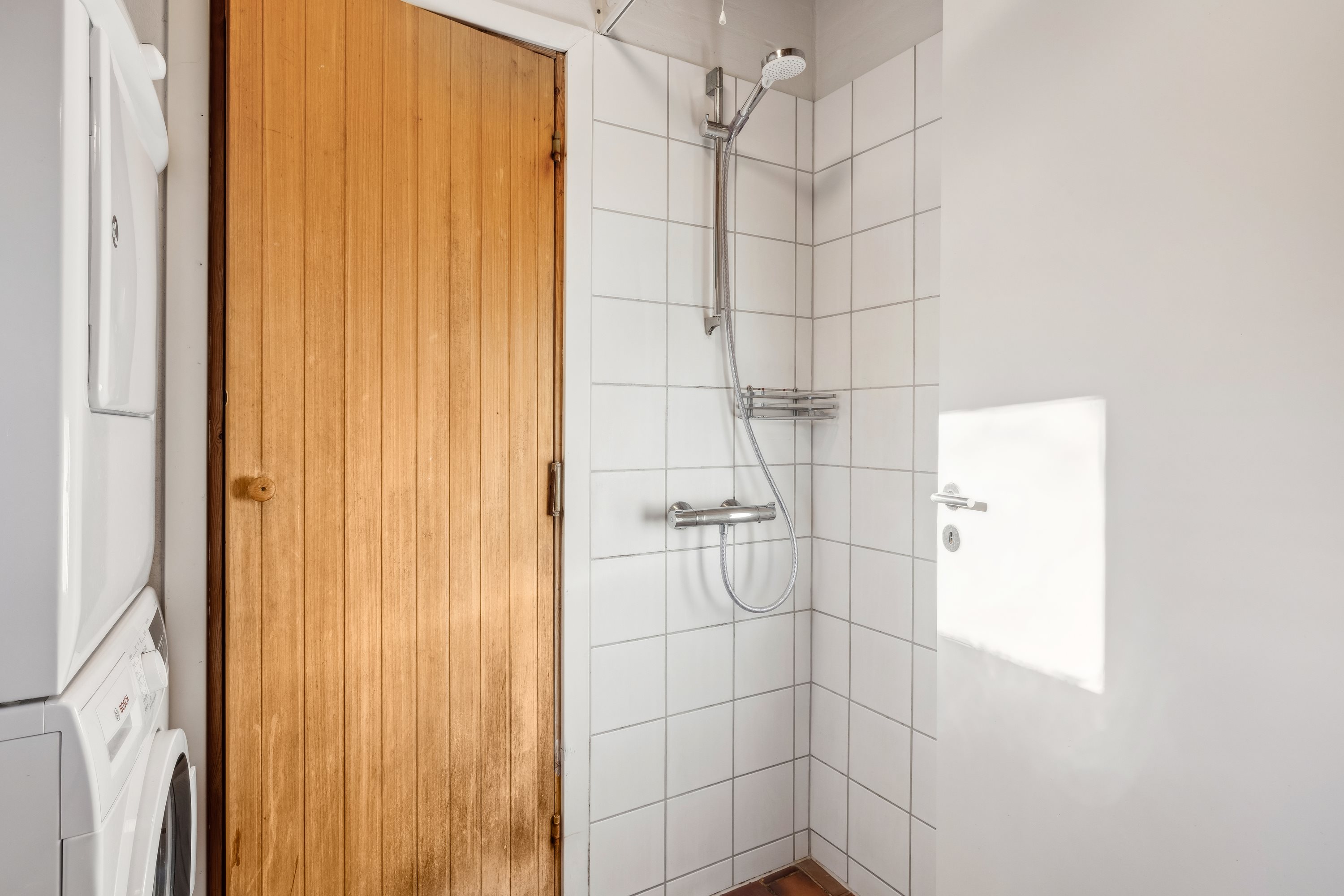 Fremhævet badeværelse billede i fuldskærmstilstand. Billede af Triersvej 46, Fjellerup Strand, 8585 Glesborg