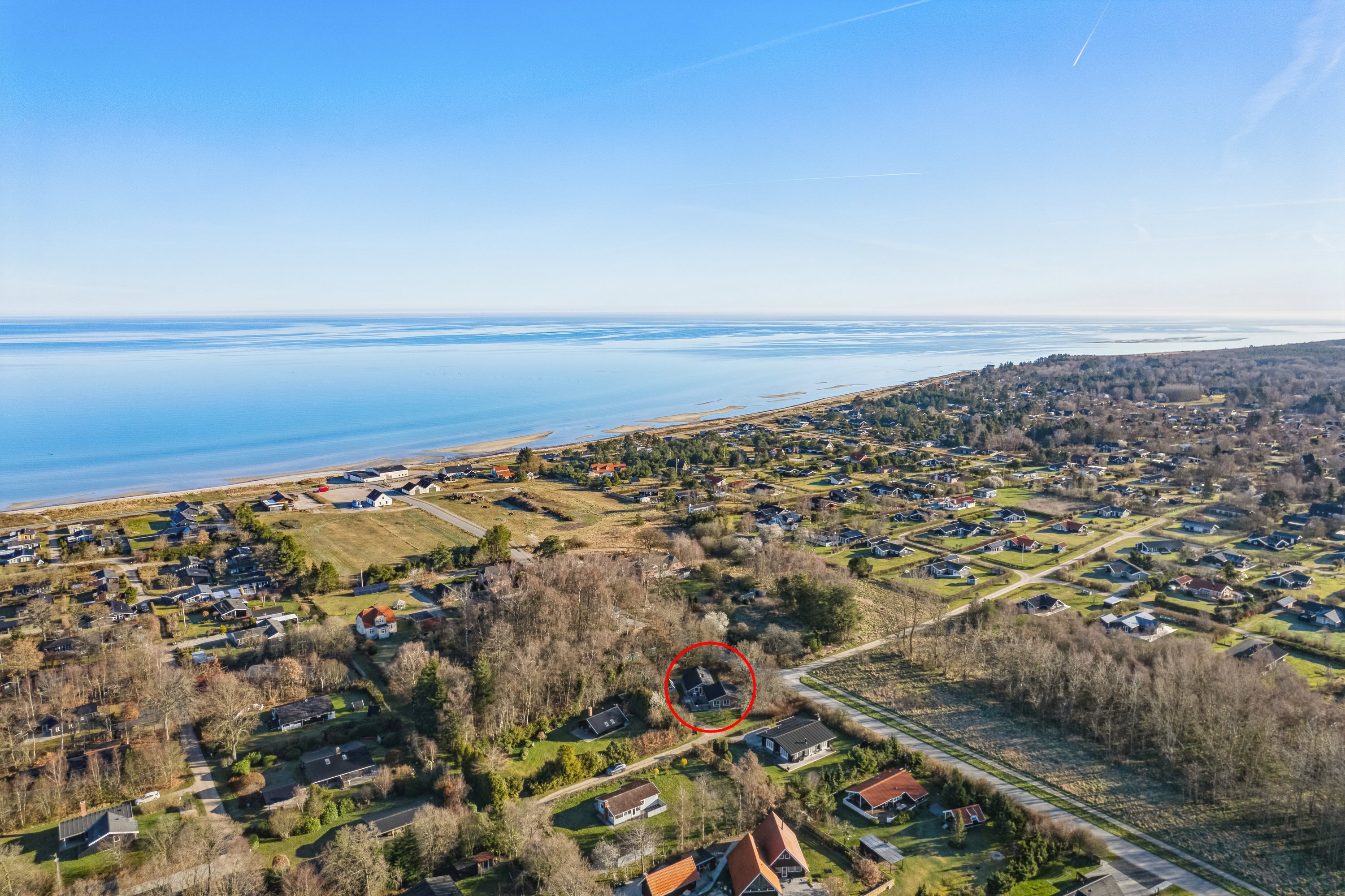 Fremhævet luftfoto billede i fuldskærmstilstand. Billede af Triersvej 46, Fjellerup Strand, 8585 Glesborg