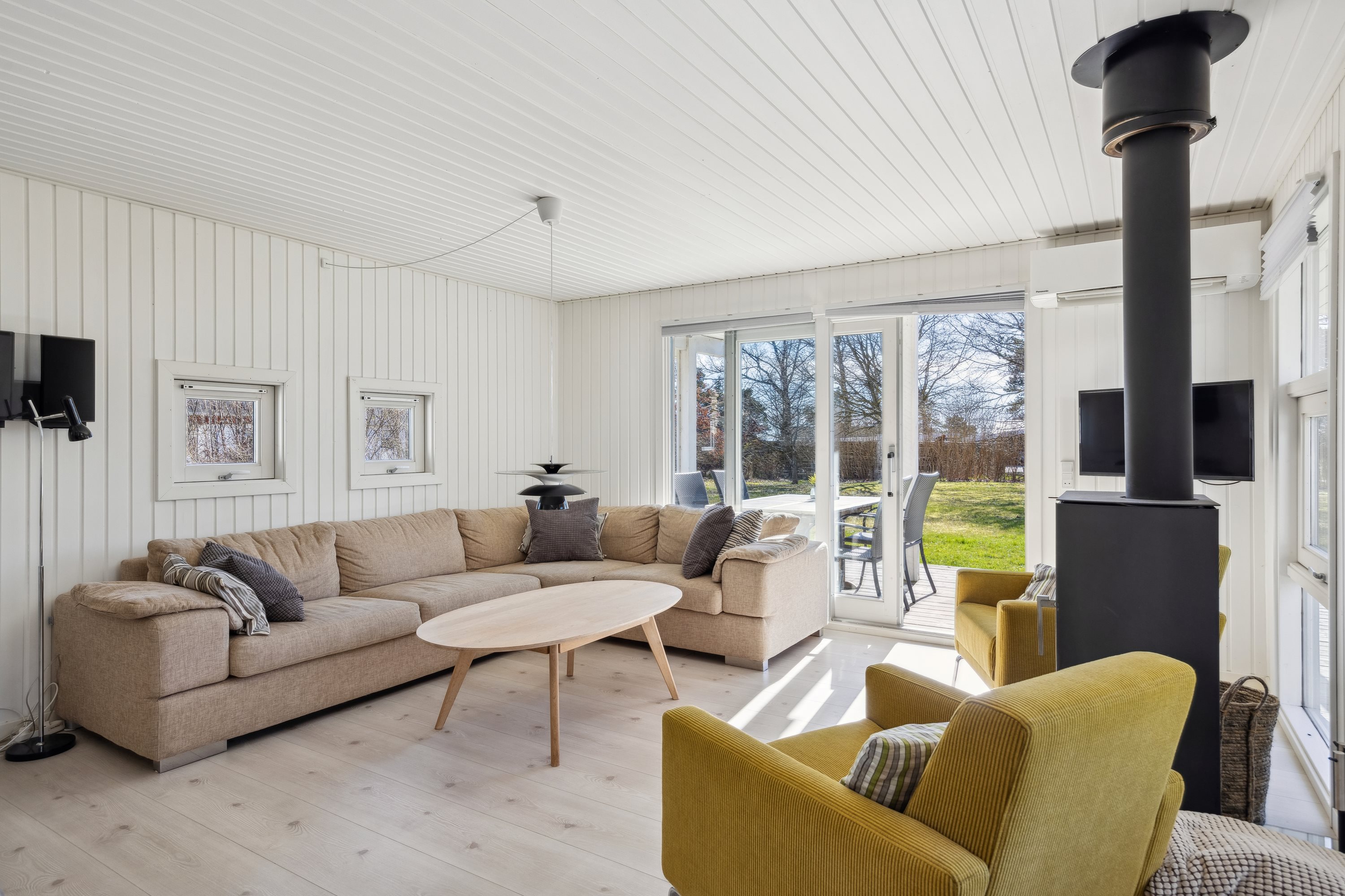 Miniaturebillede 2: stue. Billede af Teglværksvej 1, Skødshoved Strand, 8420 Knebel