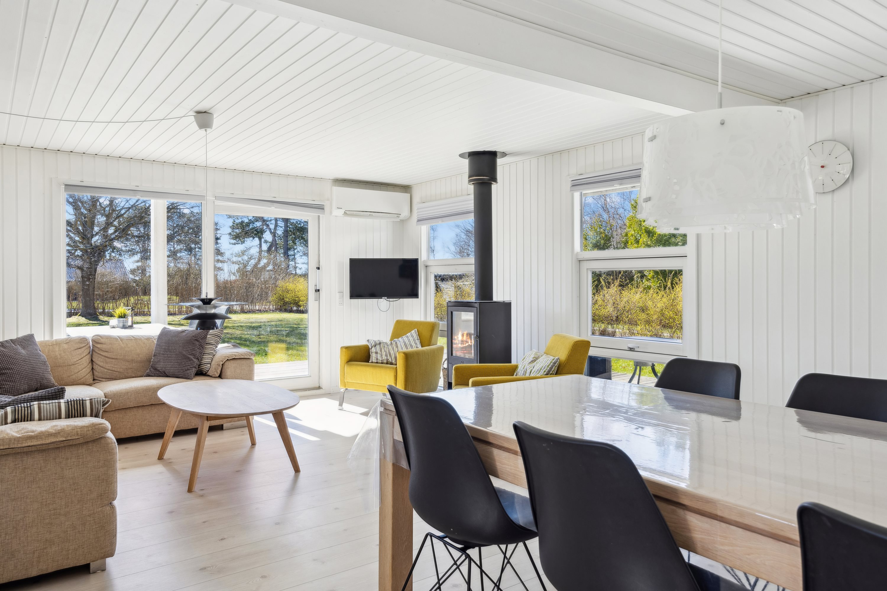 Fremhævet stue billede i fuldskærmstilstand. Billede af Teglværksvej 1, Skødshoved Strand, 8420 Knebel