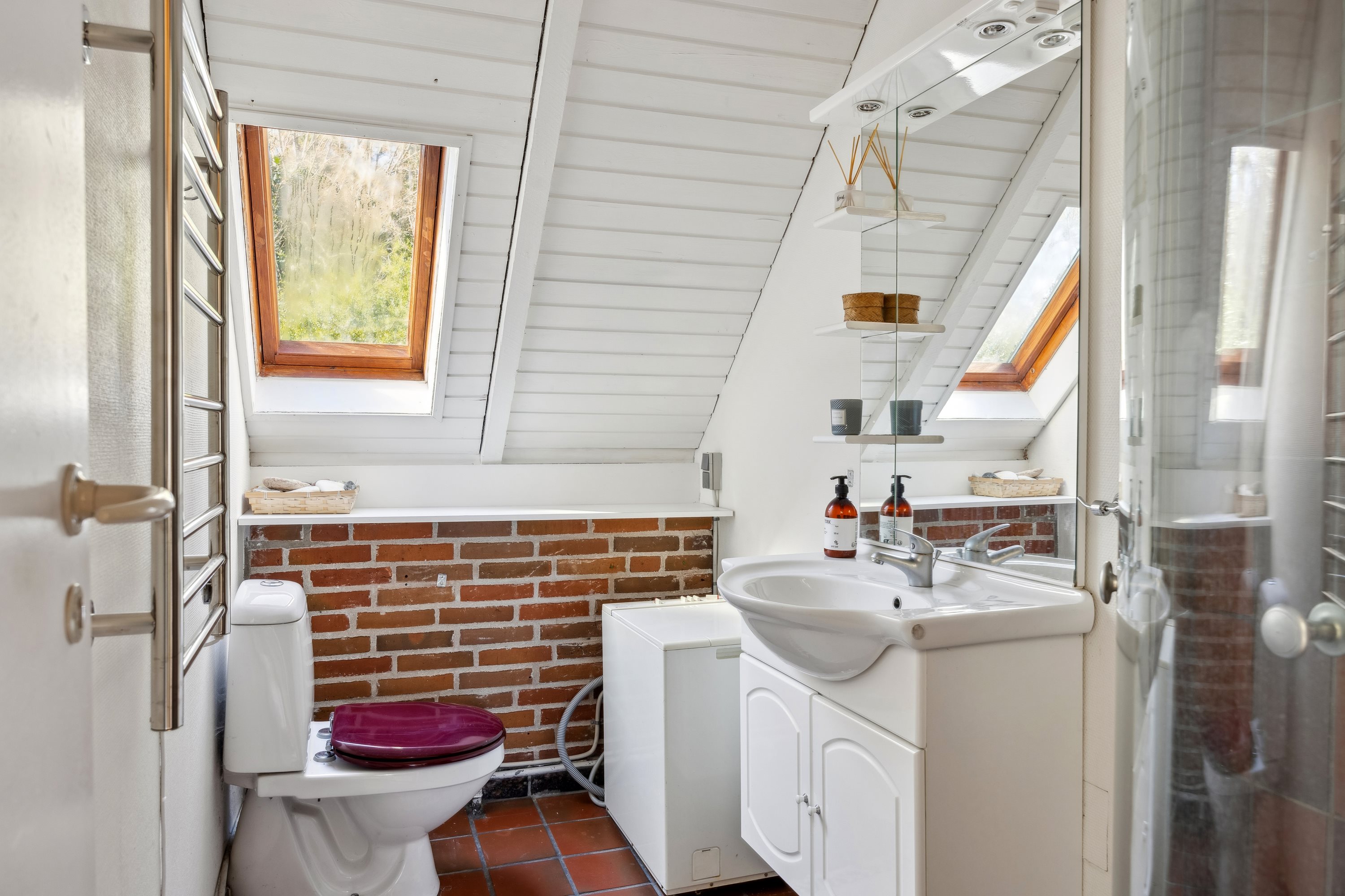 Fremhævet badeværelse billede i fuldskærmstilstand. Billede af Hulvej 2, Lyngsbæk Bakker, 8400 Ebeltoft