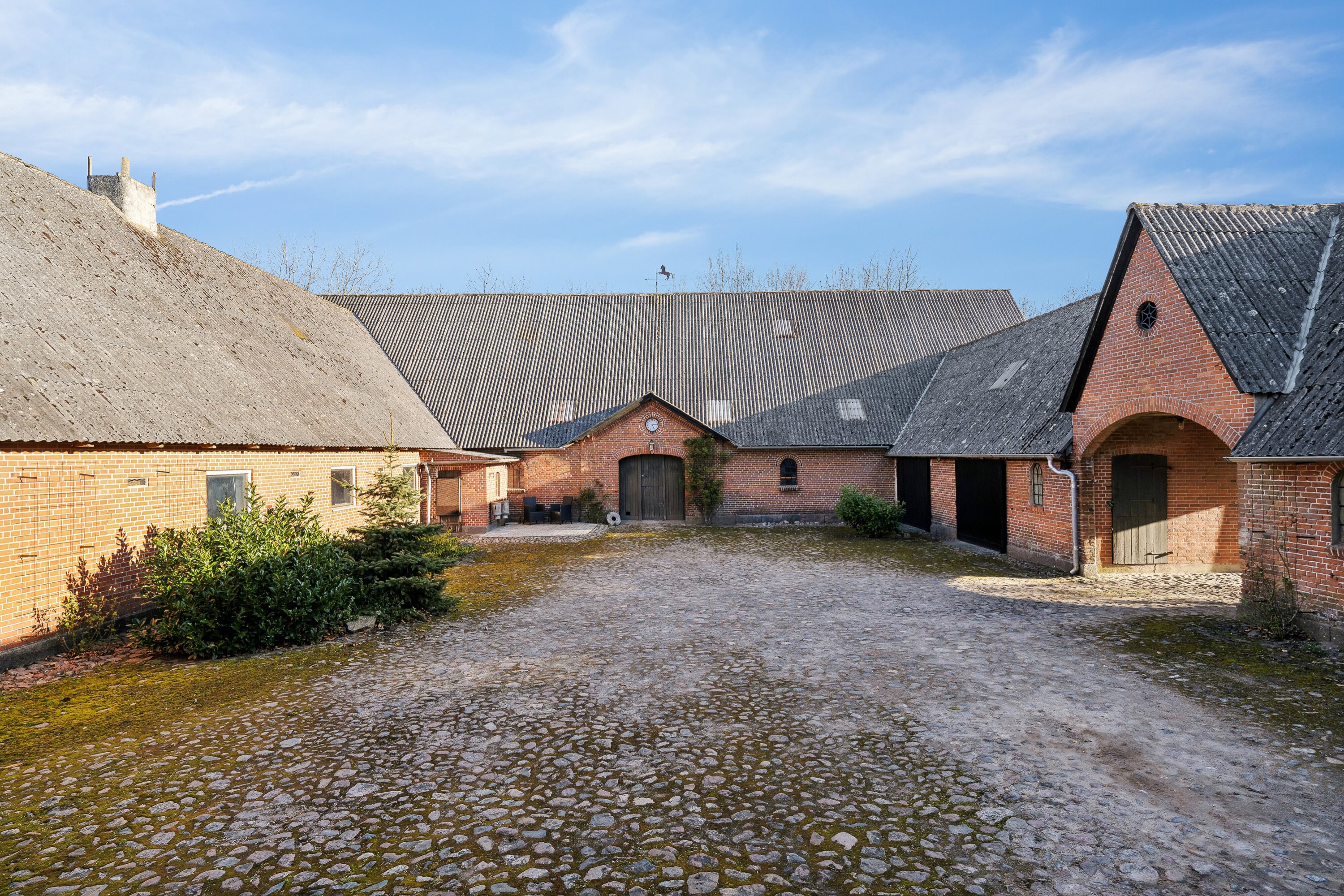 Fremhævet set fra haven billede i fuldskærmstilstand. Billede af Ullerupvænget 24, 5471 Søndersø