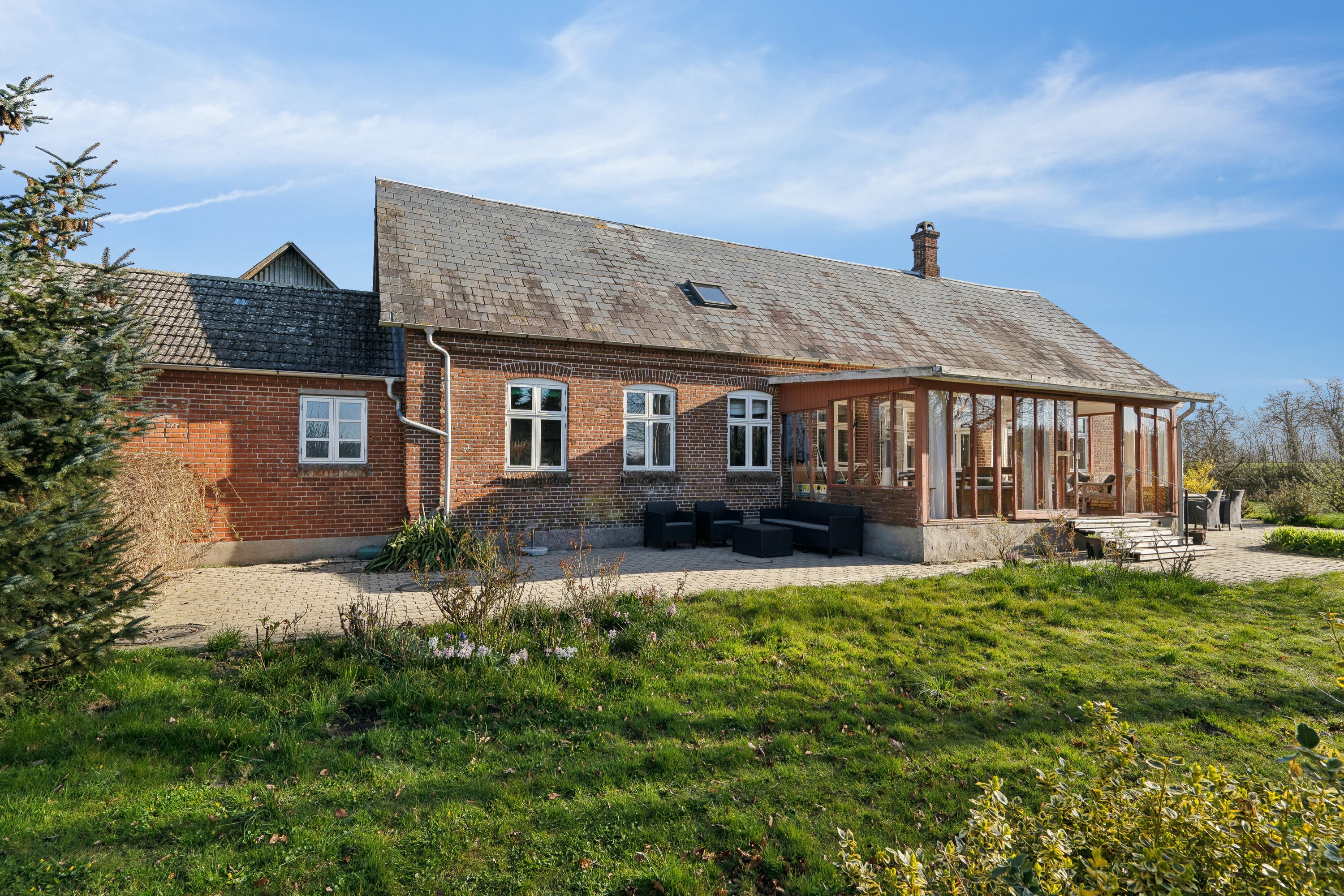 Fremhævet set fra haven billede i fuldskærmstilstand. Billede af Ullerupvænget 24, 5471 Søndersø