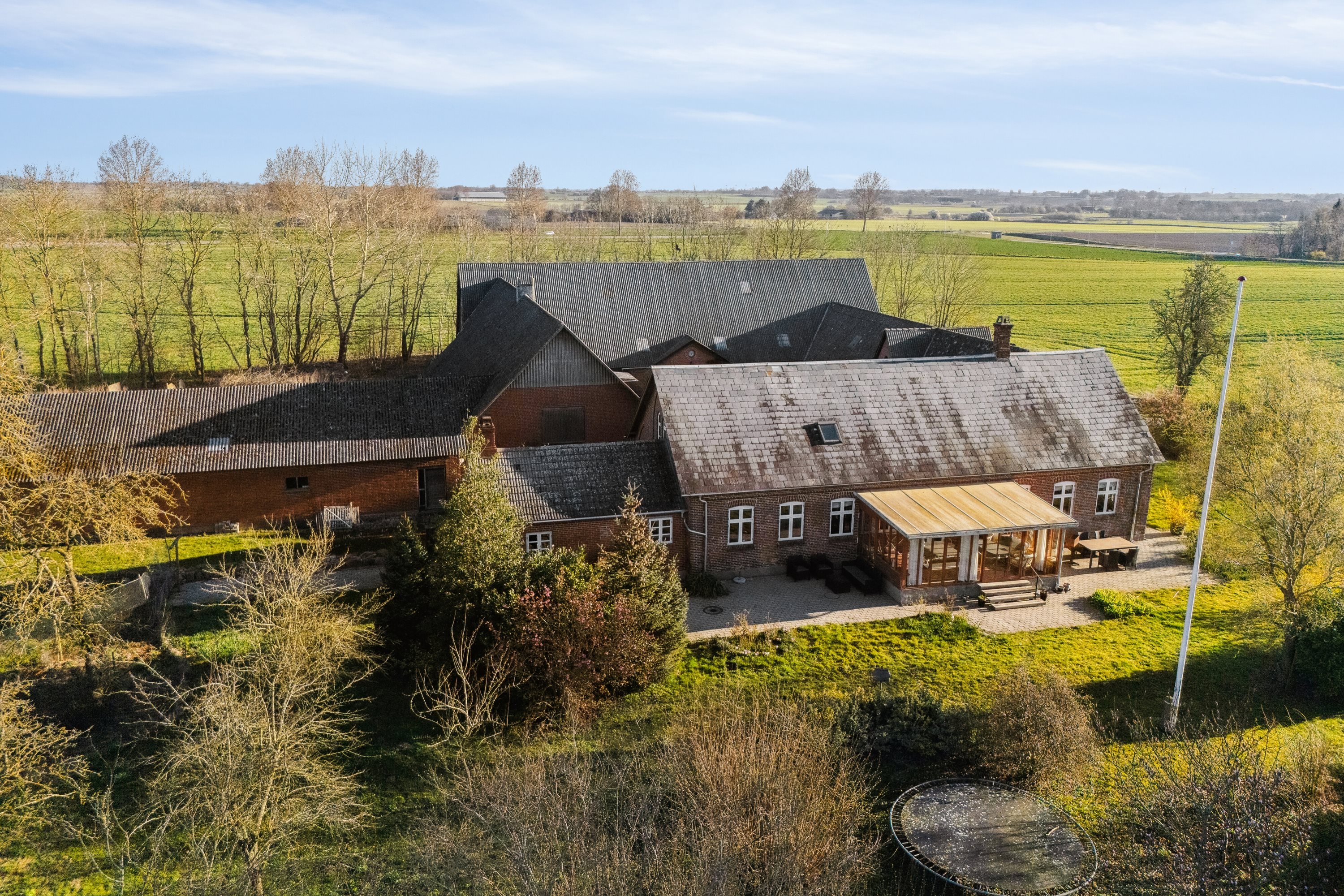 Fremhævet set fra haven billede i fuldskærmstilstand. Billede af Ullerupvænget 24, 5471 Søndersø